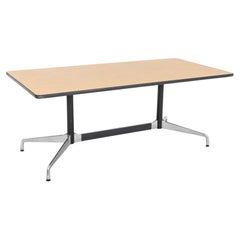 2008 Herman Miller Mesa de comedor segmentada Eames / Mesa de conferencias en roble claro