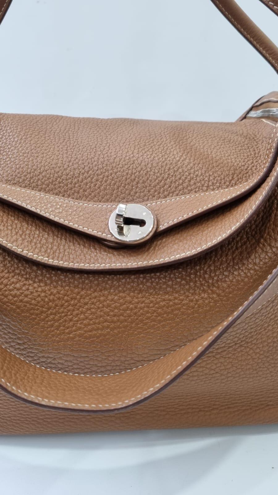 Classic lindy 34 in gold clemence with palladium hardware. Perfect everyday bag. Great condition overall, minor scratches and creasing due to the shape of the bag. Minor pen marks on the leather lining. Stamp square L (2008). Comes with dust bag.