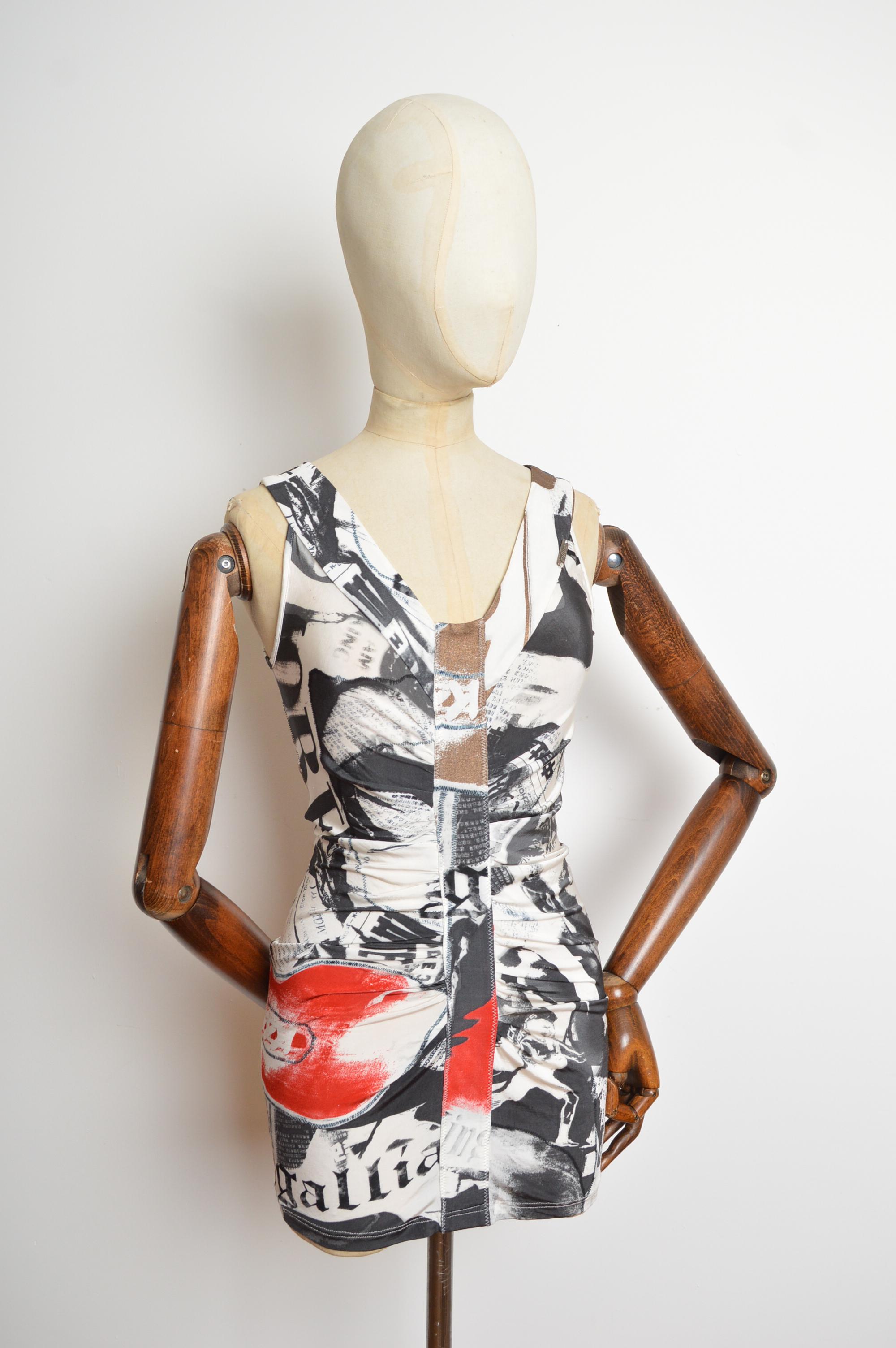 2008 John Galliano Tabloid Print Drapiertes Cocktailkleid mit Zeitungsmotiven im Angebot 5