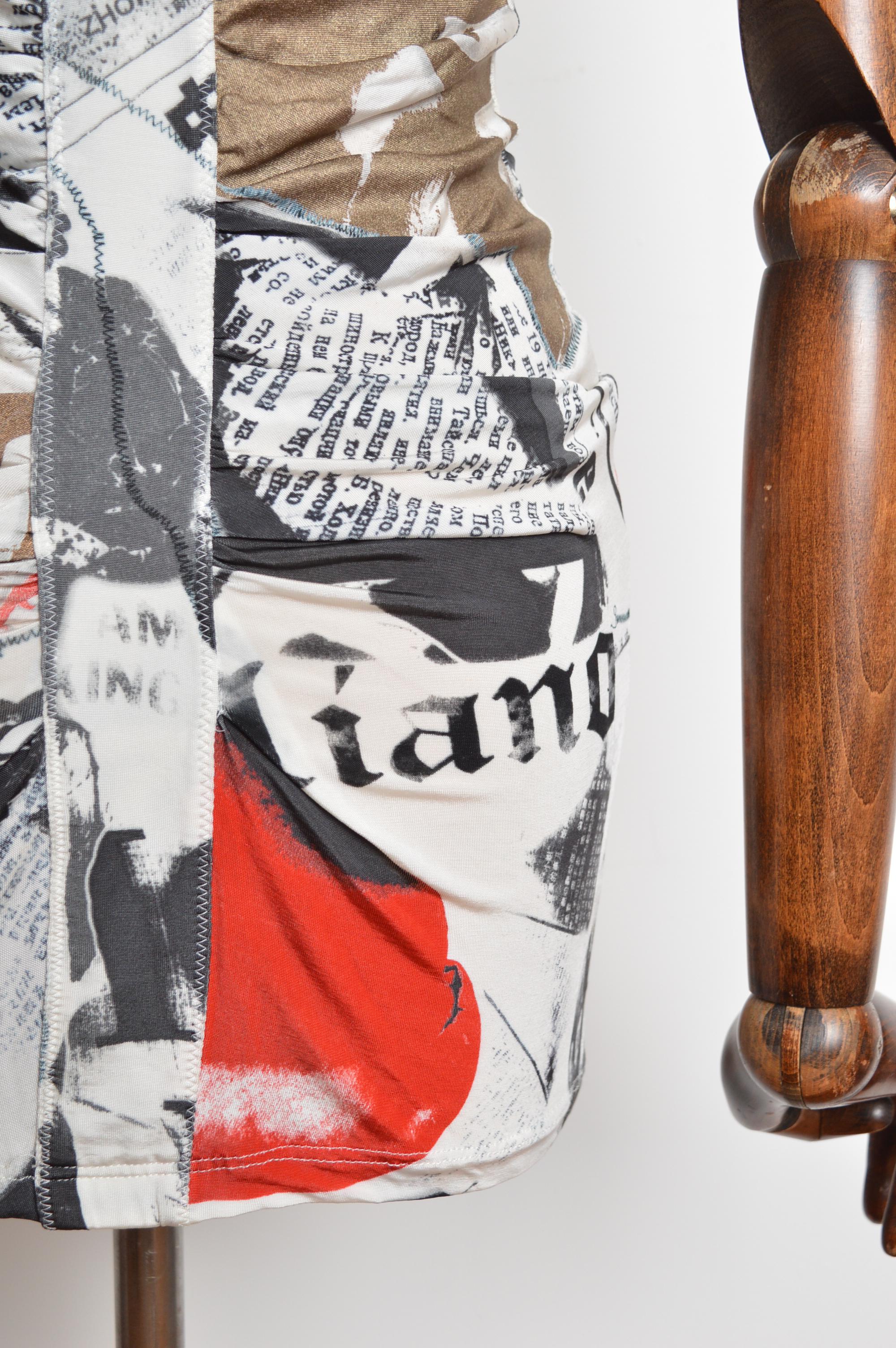 2008 John Galliano Tabloid Print Drapiertes Cocktailkleid mit Zeitungsmotiven im Angebot 8