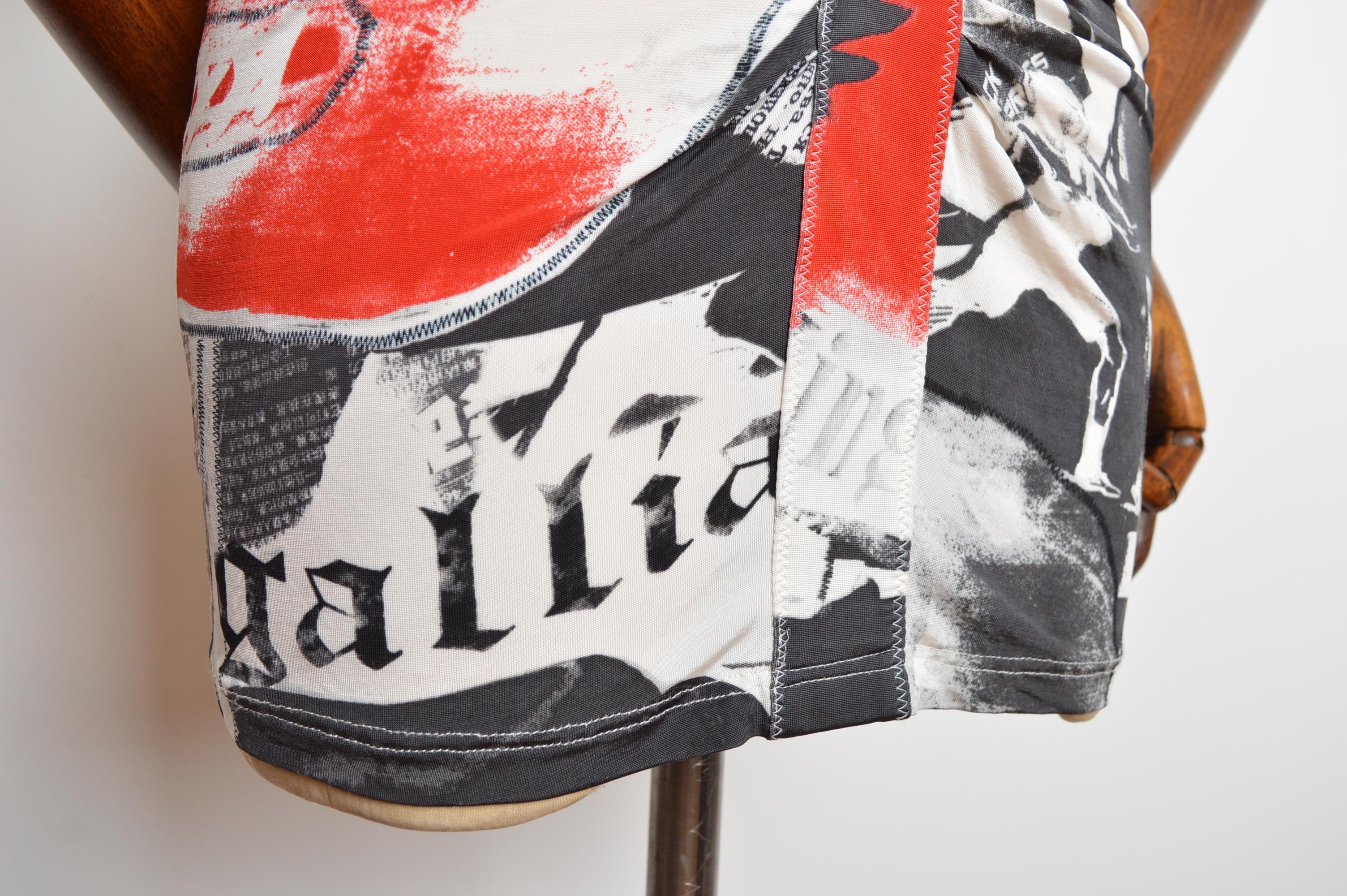 2008 John Galliano Tabloid Print Drapiertes Cocktailkleid mit Zeitungsmotiven im Angebot 2