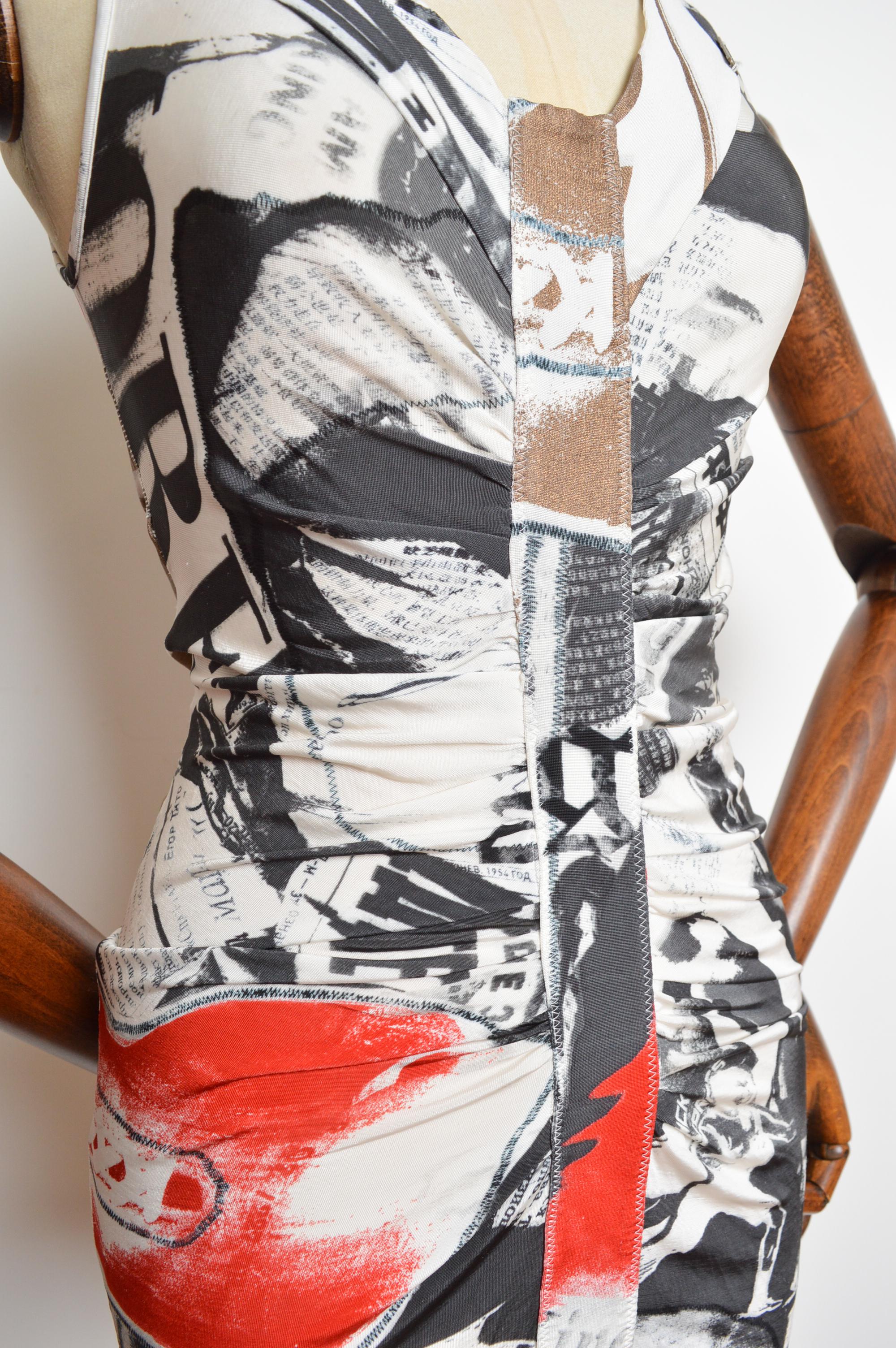 2008 John Galliano Tabloid Print Drapiertes Cocktailkleid mit Zeitungsmotiven im Angebot 3