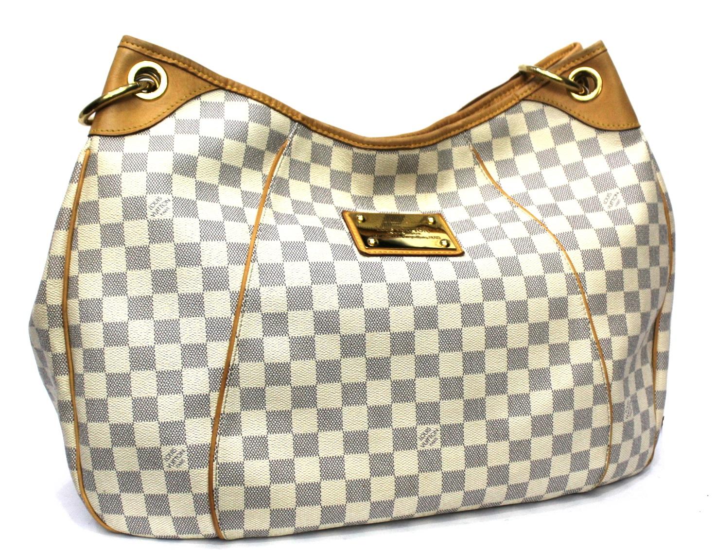 Louis Vuitton Galliera GM model made of Damier Azur canvas with cowhide details.

Cowhide handle, without large internal closure.

The bag is in excellent condition