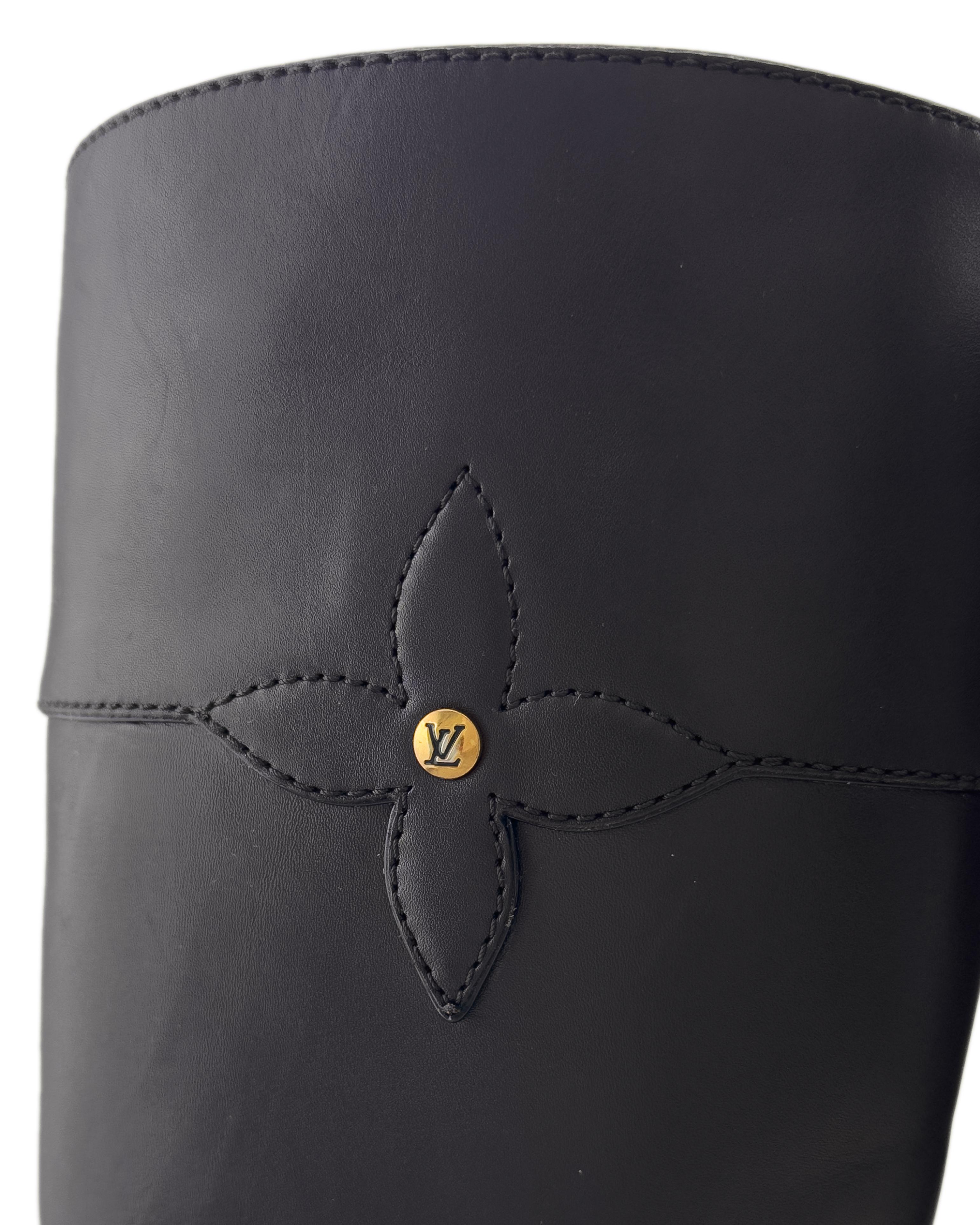 2008 Louis Vuitton Stivali al ginocchio in pelle marrone scuro 