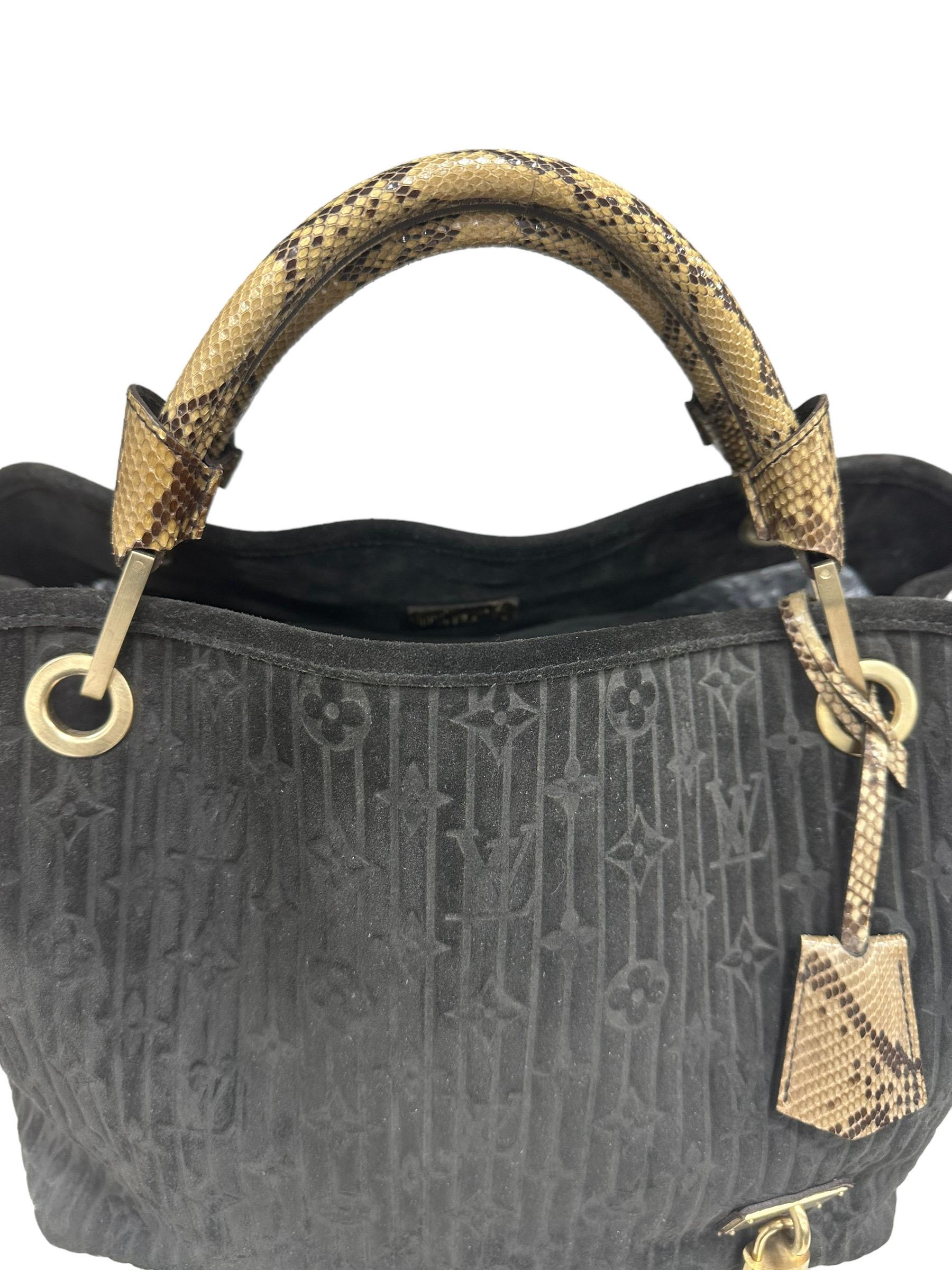 2008 Lousi Vuitton Whisper Black Suede Top Handle Bag Limited Edition In Excellent Condition For Sale In Torre Del Greco, IT