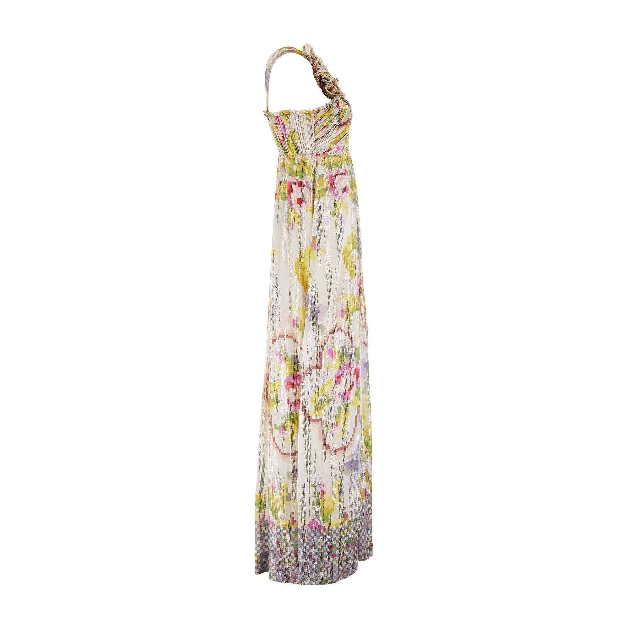 Cette robe a défilé lors de la présentation de la collection automne 2008 de Matthew Williamson et a été le tout dernier look de la présentation. La créatrice a déclaré : 