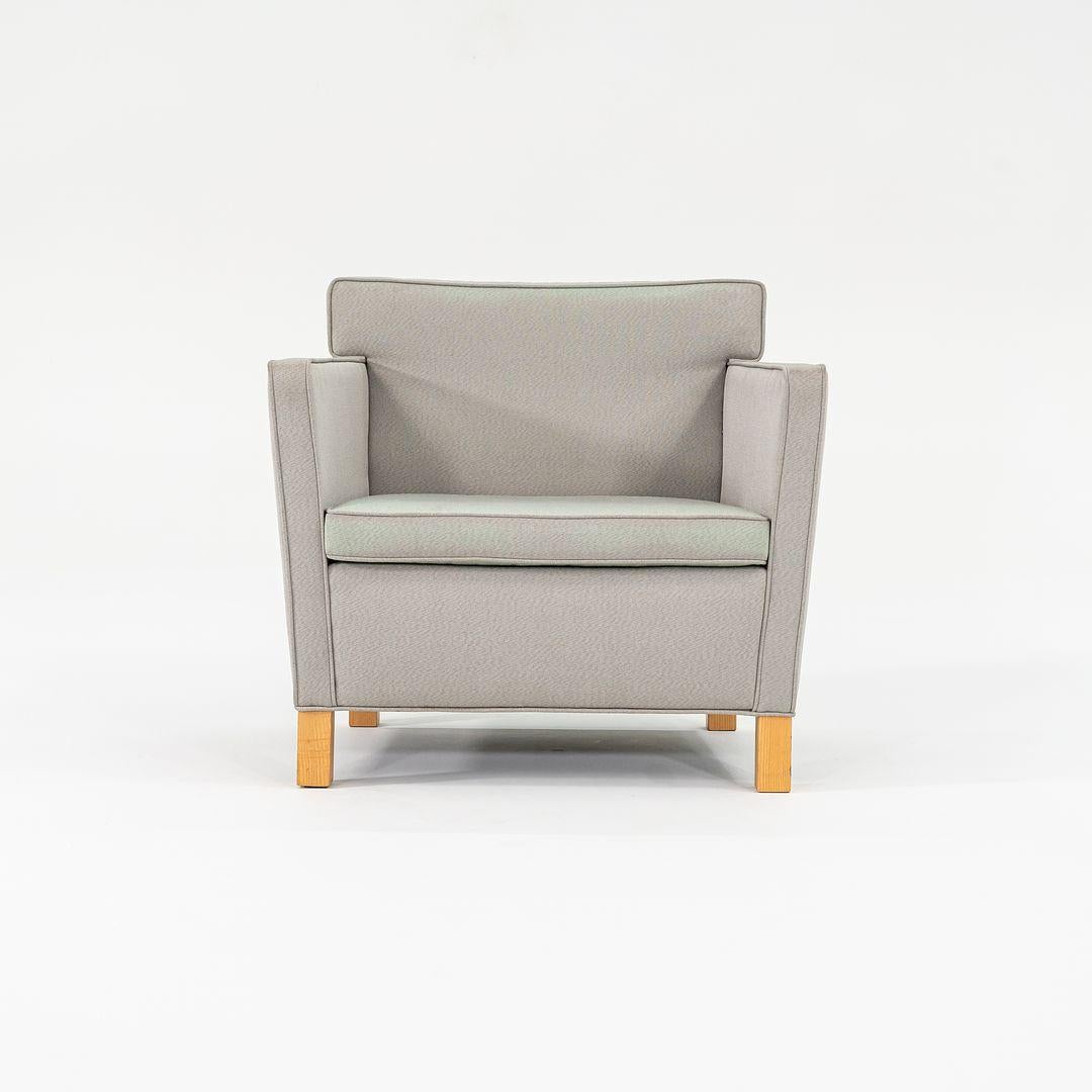 Es handelt sich um Krefeld Lounge Chairs, Modell 751, die ursprünglich 1927 von Mies van der Rohe und Lily Reich entworfen wurden. Diese Stühle wurden 2008 von Knoll in den USA hergestellt, und der angegebene Preis beinhaltet einen Stuhl. Wir haben