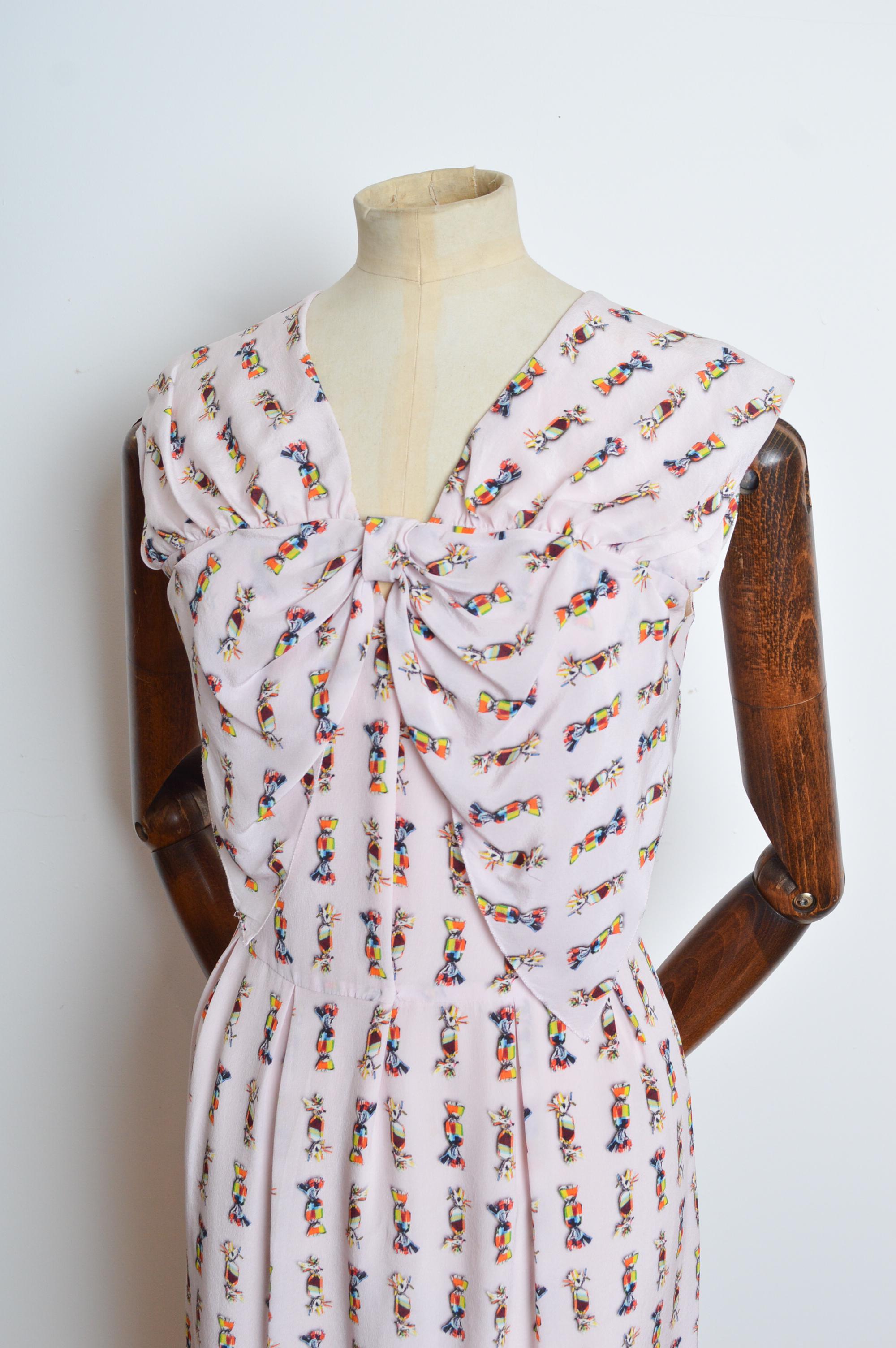 MIUMIU Robe droite vintage rose pastel imprimé bonbons et bonbons, 2008 en vente 6