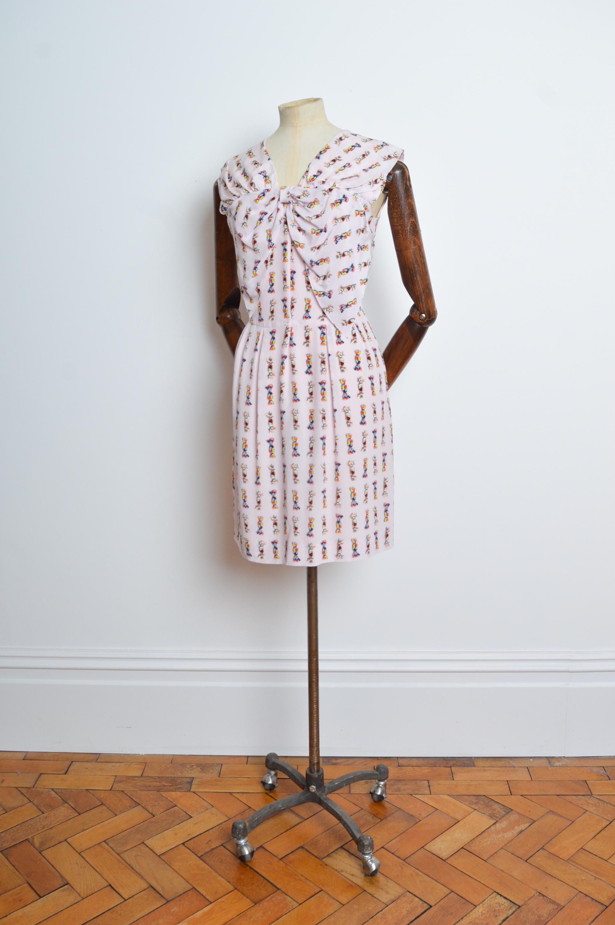 Gris MIUMIU Robe droite vintage rose pastel imprimé bonbons et bonbons, 2008 en vente
