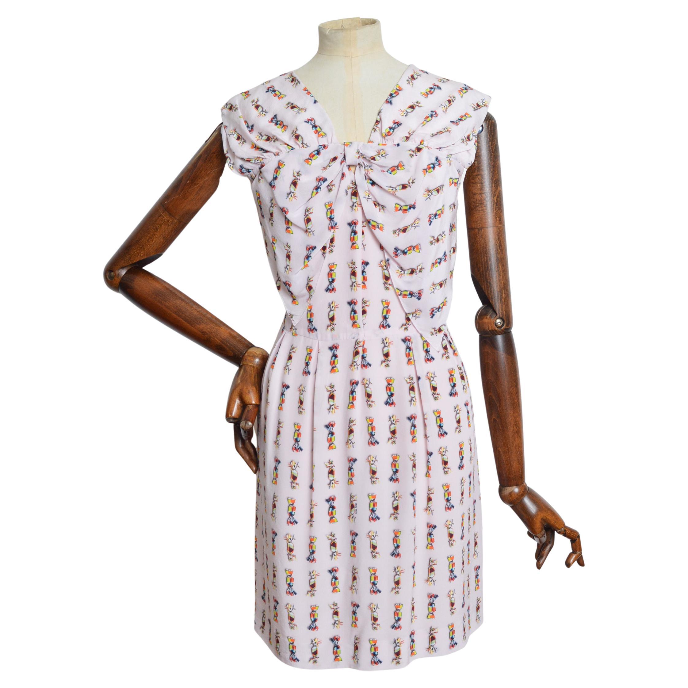 MIUMIU Robe droite vintage rose pastel imprimé bonbons et bonbons, 2008 en vente