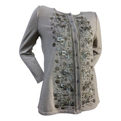 Cardigan Oscar de La Renta en cachemire argenté avec perles métalliques inspirées du kilimt, 2008