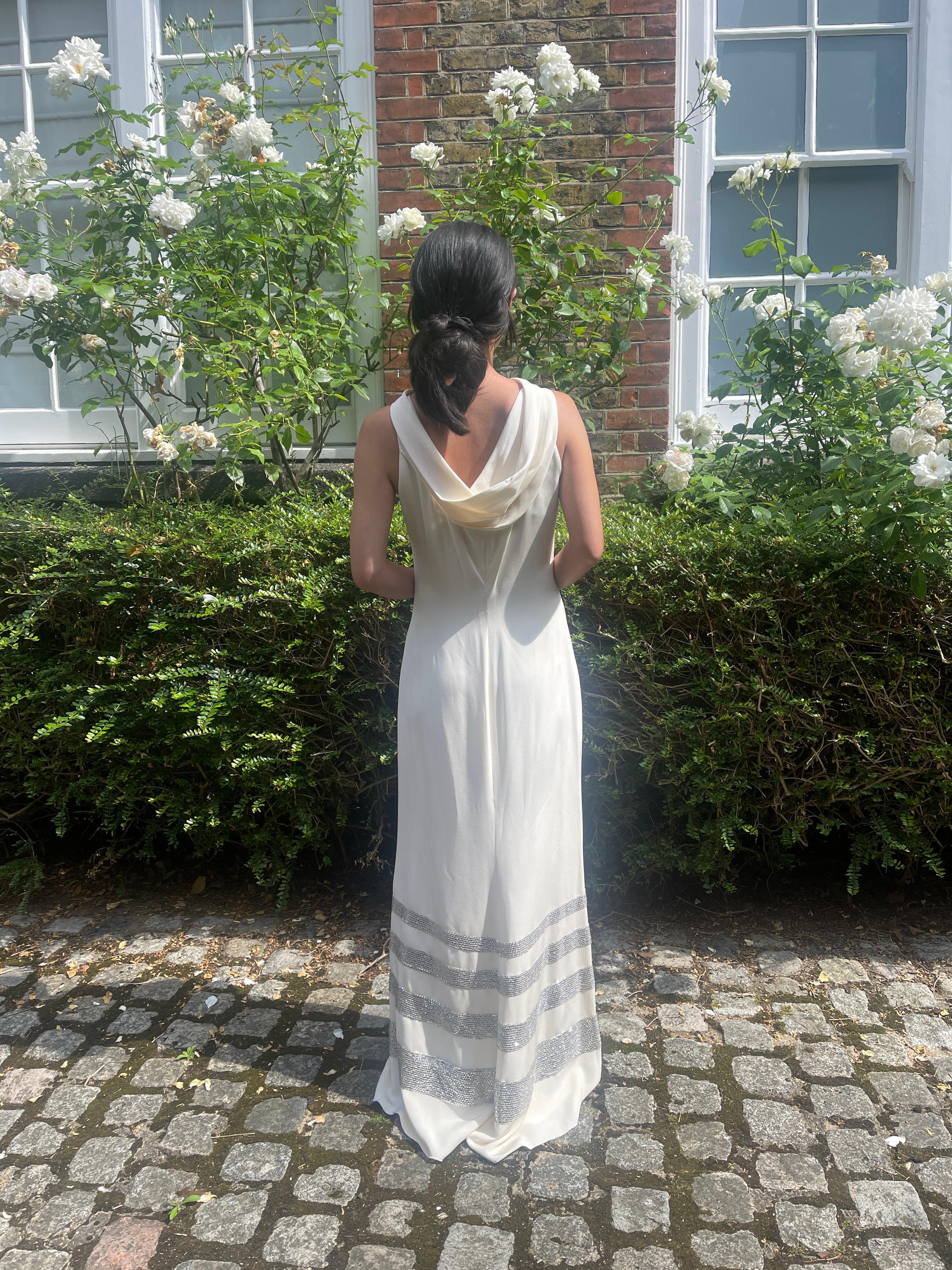 2008 Pasarela Valentino Vestido Columna Crema con Lentejuelas Plateadas en venta 4