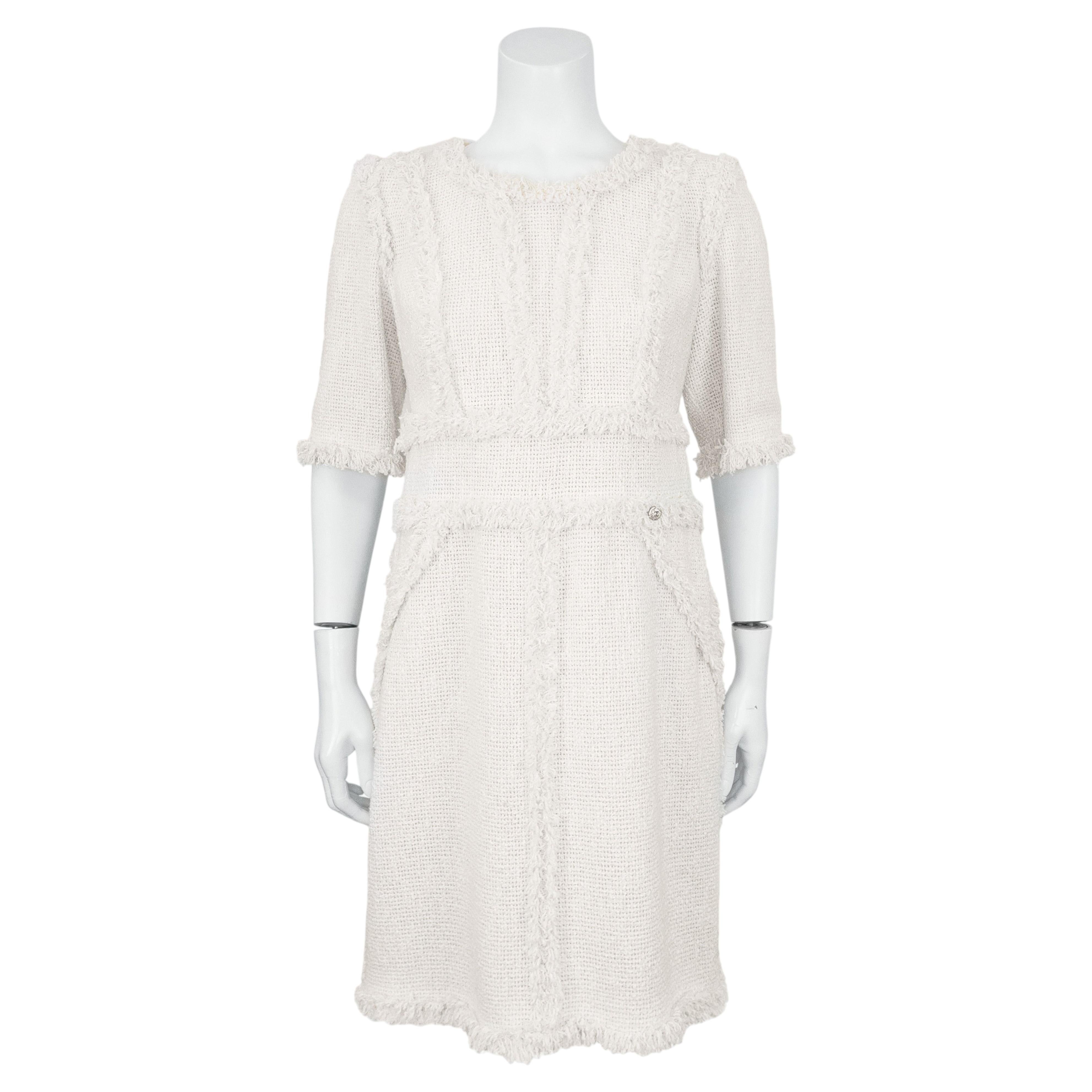 2009-10 Chanel Bouclé-Kleid in Creme mit ausgefranstem Saum