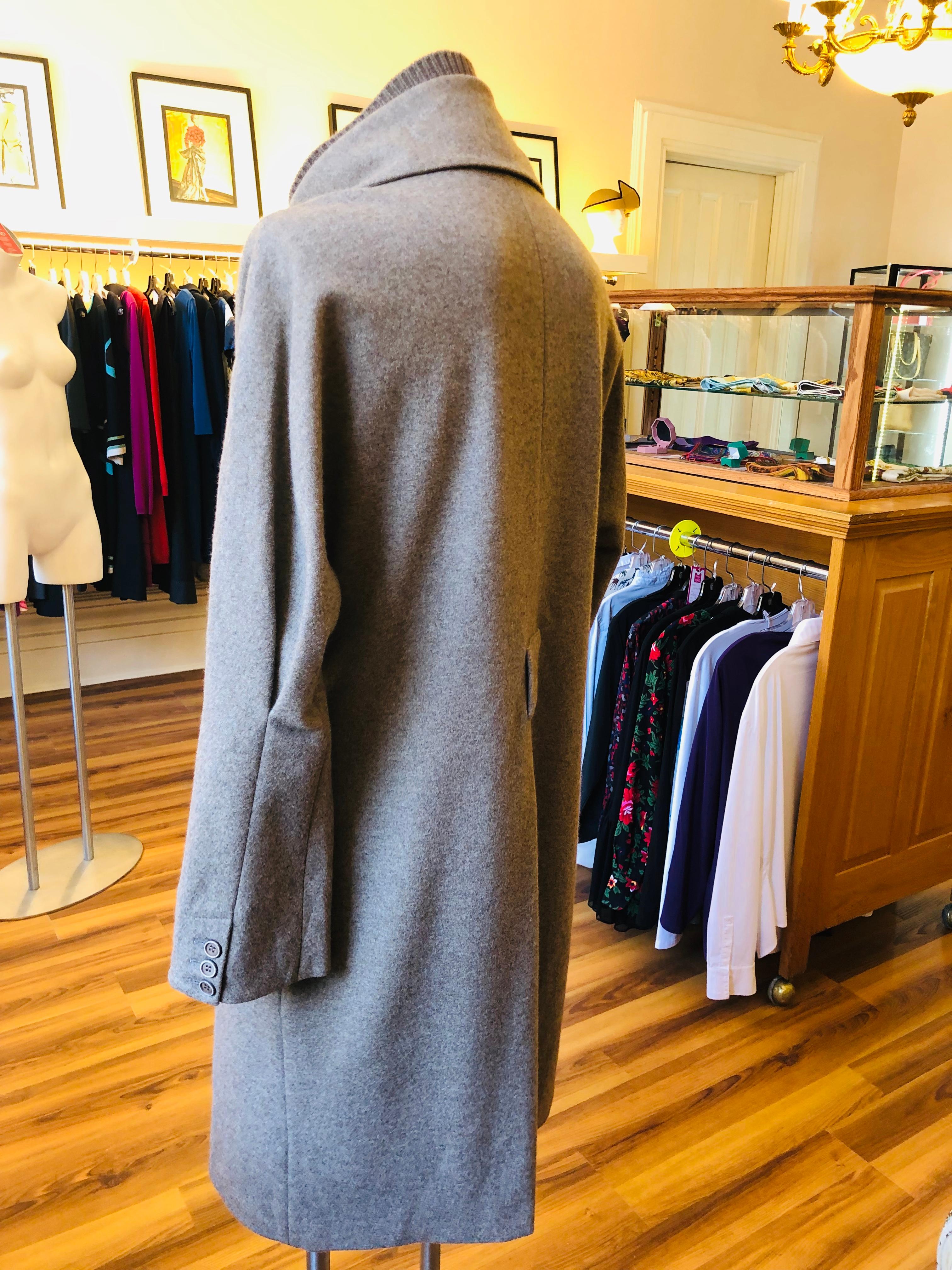 2009 Brunello Cucinelli Warm Taupe Wool/Cashmere Coat (46 Itl) In Excellent Condition In Port Hope, ON