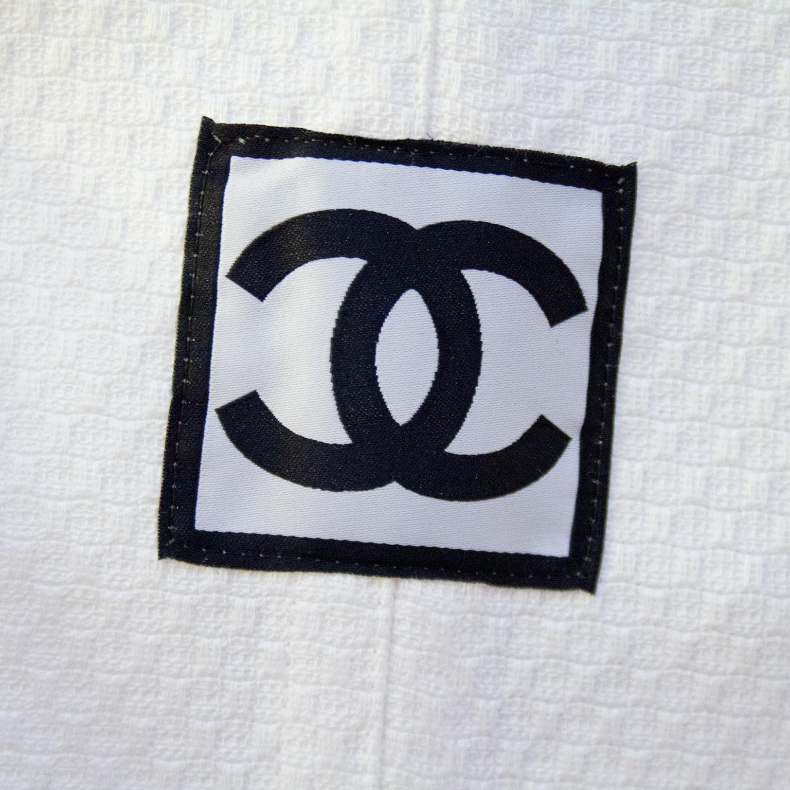 2009 Chanel Identification White Pique Jacket In Good Condition For Sale In Toronto, Ontario