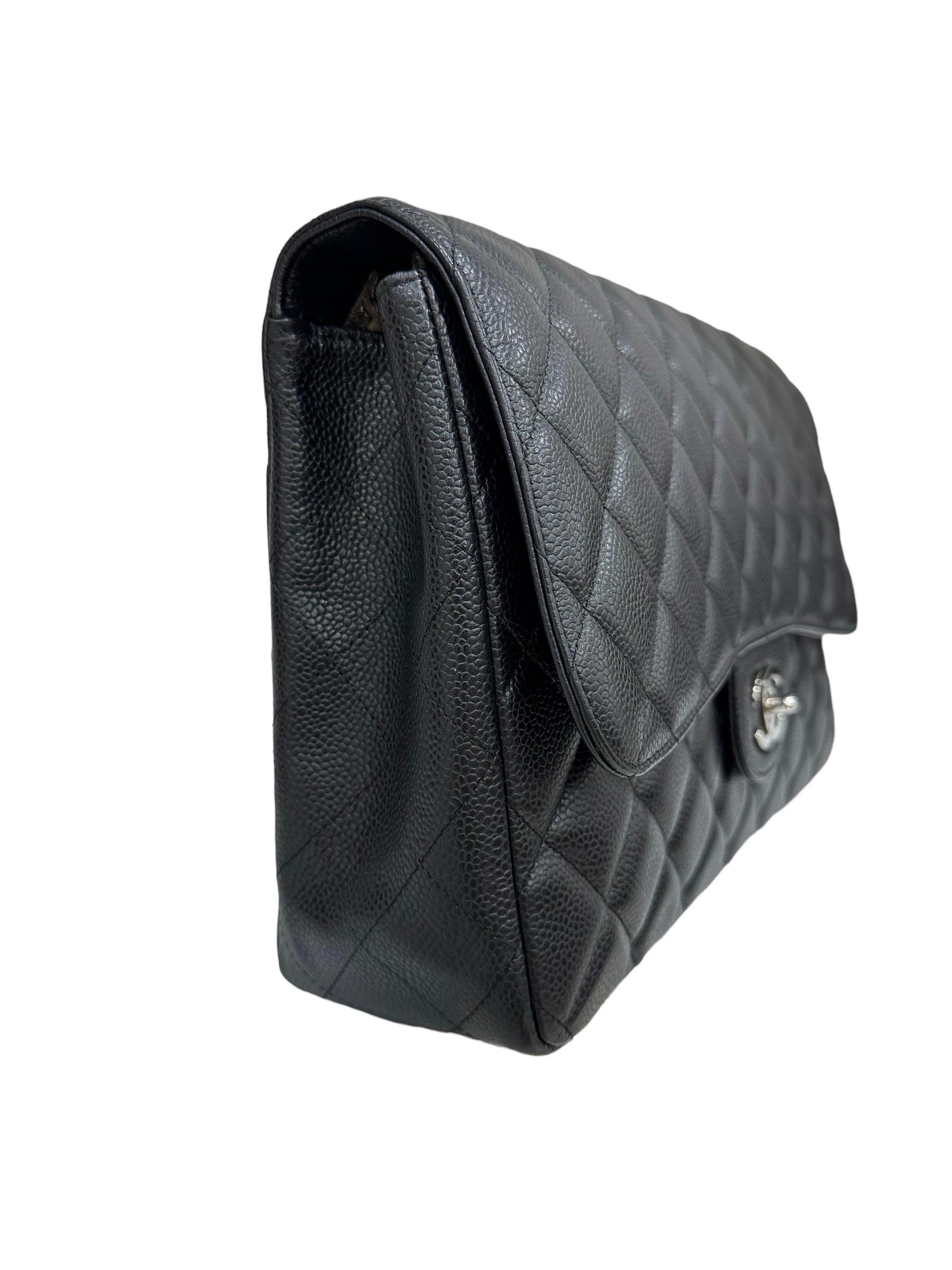 2009 Chanel Jumbo Black Caviar Leather Top Shoulder Bag  In Excellent Condition For Sale In Torre Del Greco, IT