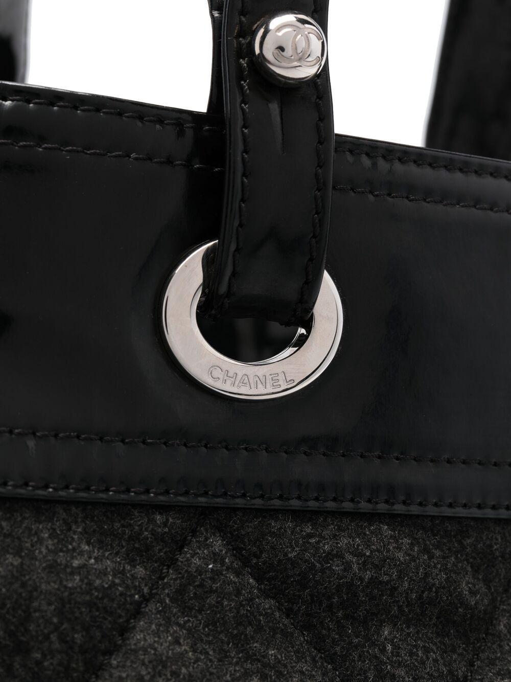 2009 Chanel by Karl Lagerfeld Biarritz Grey Wool Tote Bag In Excellent Condition For Sale In Paris, FR