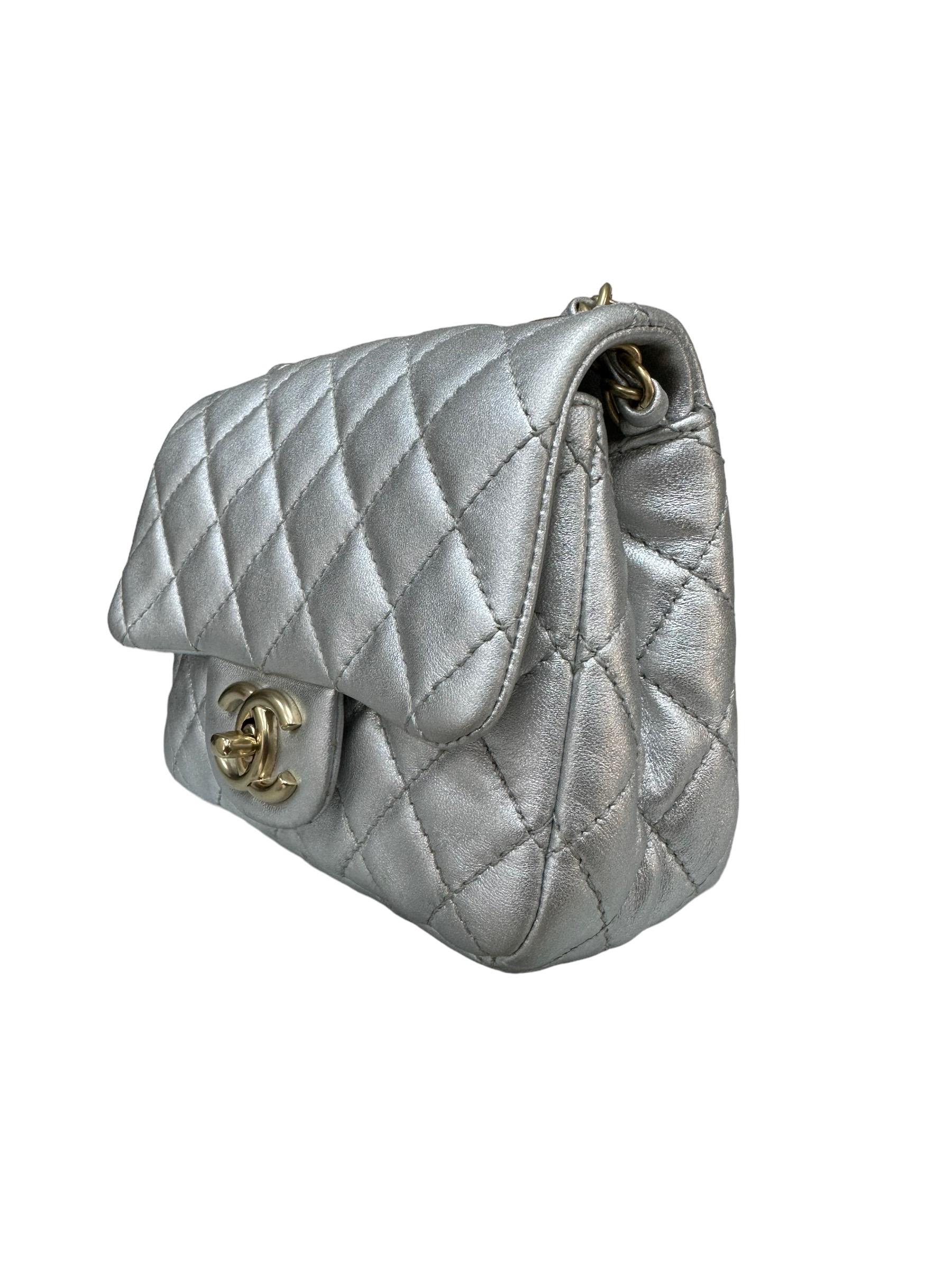 2009 Chanel Timeless Mini Flap Silver Leather  In Excellent Condition In Torre Del Greco, IT