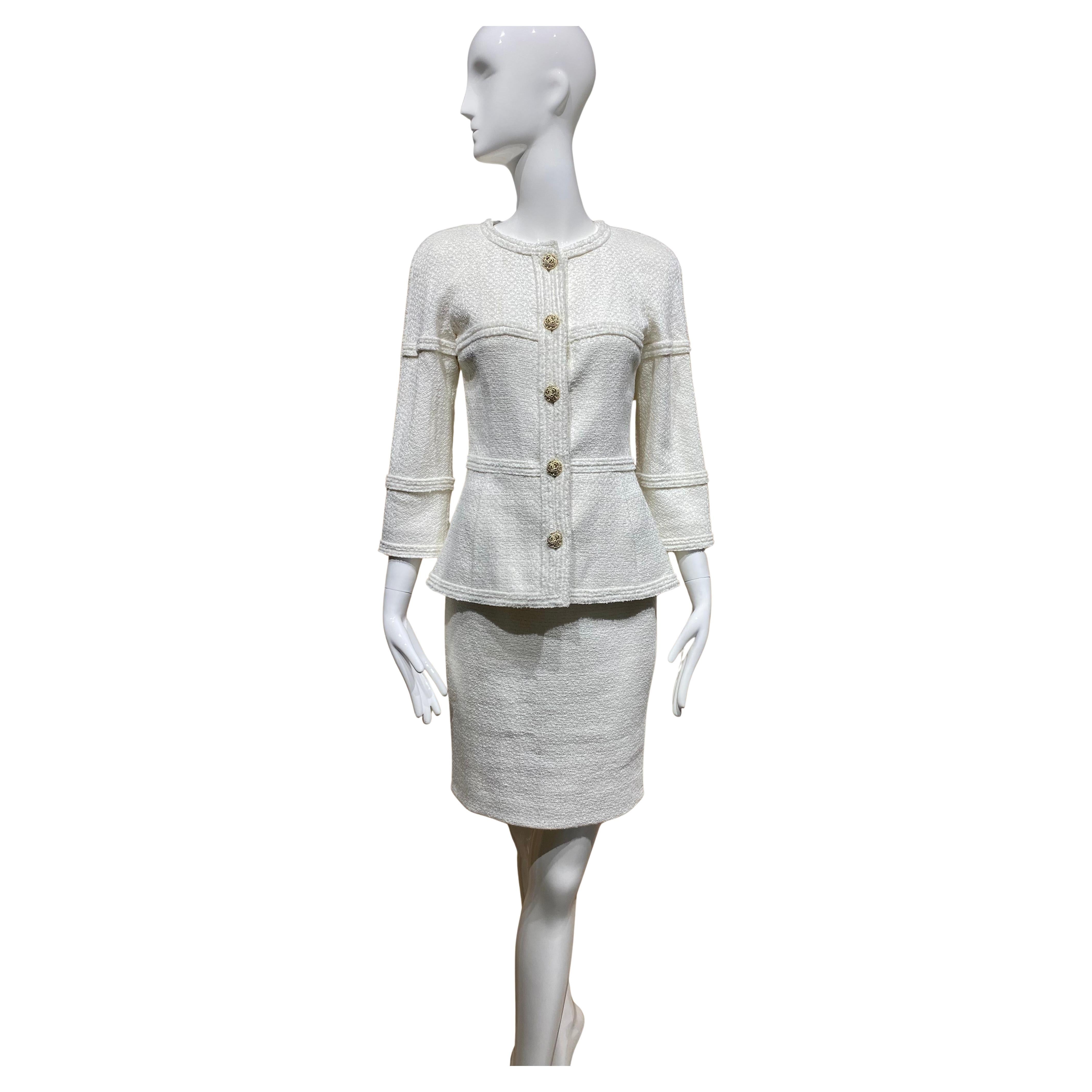 2009 CHANEL White Boucle Fitted Jacket and Skirt Set For Sale