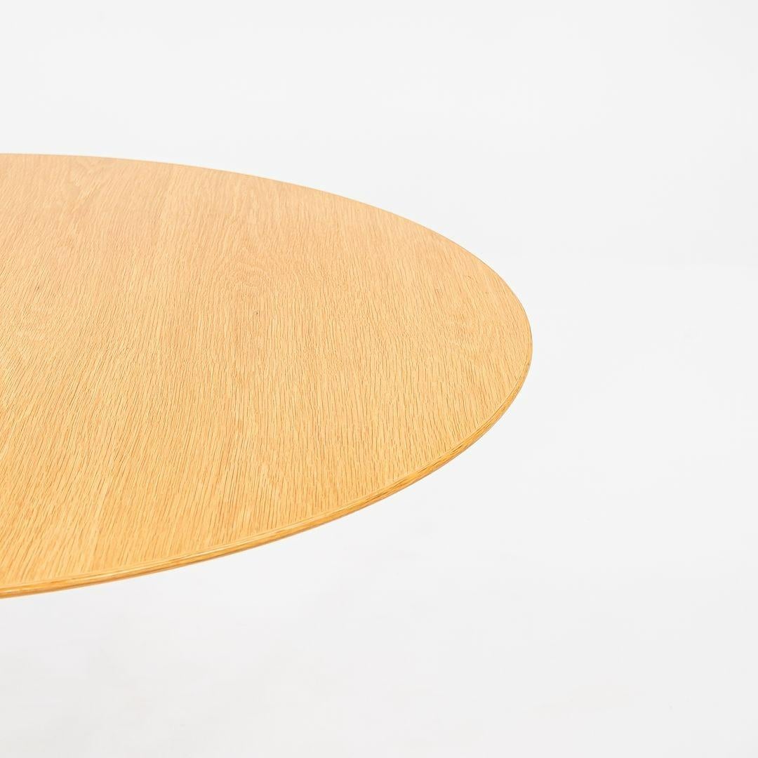 2009 Eero Saarinen for Knoll Studio Table de salle à manger ronde à piédestal Tulip avec plateau en Oak Bon état - En vente à Philadelphia, PA