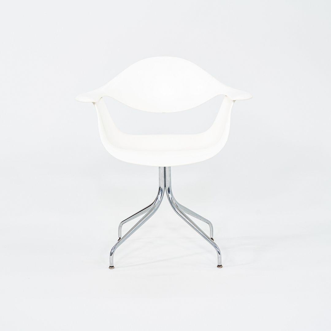 2009 George Nelson for Herman Miller Swag Leg Armchair 3x Available Moderno en venta