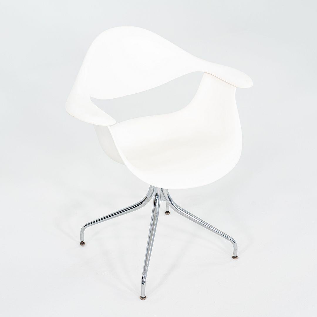 2009 George Nelson for Herman Miller Swag Leg Armchair 3x Available Estadounidense en venta