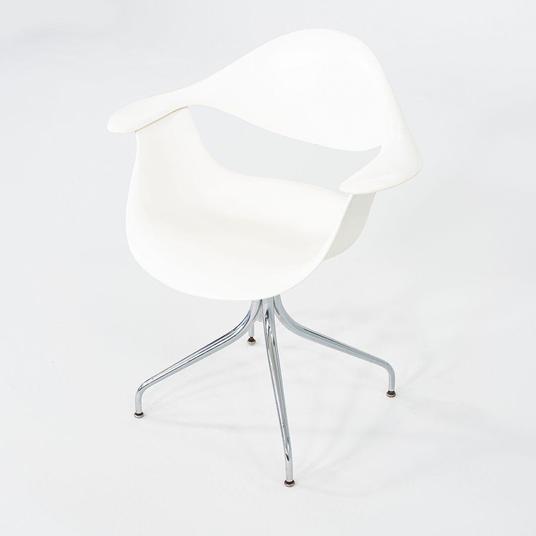 2009 George Nelson for Herman Miller Swag Leg Armchair 3x Available en Bueno estado para la venta en Philadelphia, PA