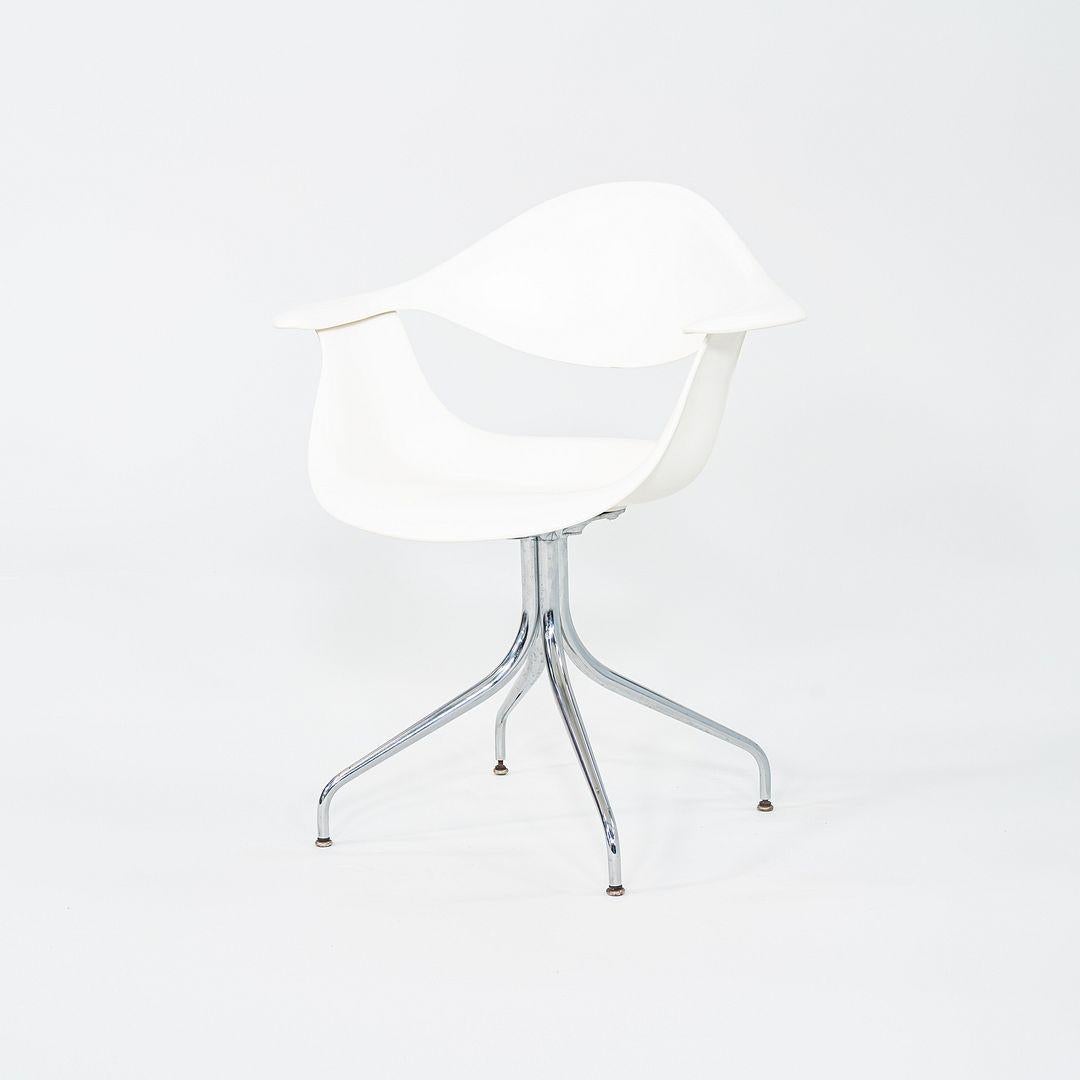 2009 George Nelson for Herman Miller Swag Leg Armchair 3x Available Siglo XXI y contemporáneo en venta
