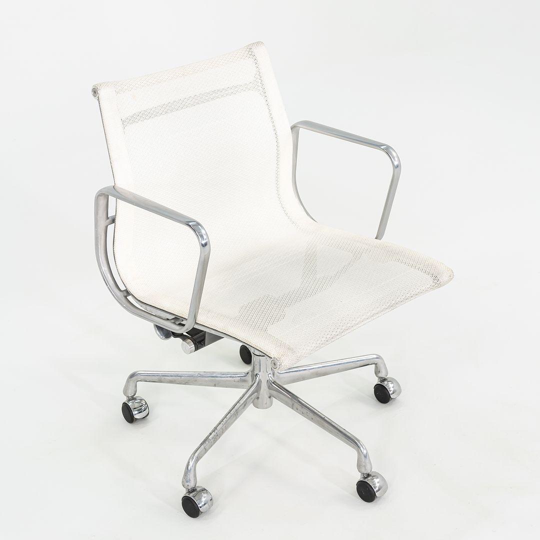 2009 Herman Miller Aluminum Group Management Mesh-Schreibtischstühle in Weiß 12+ Avail im Angebot 3
