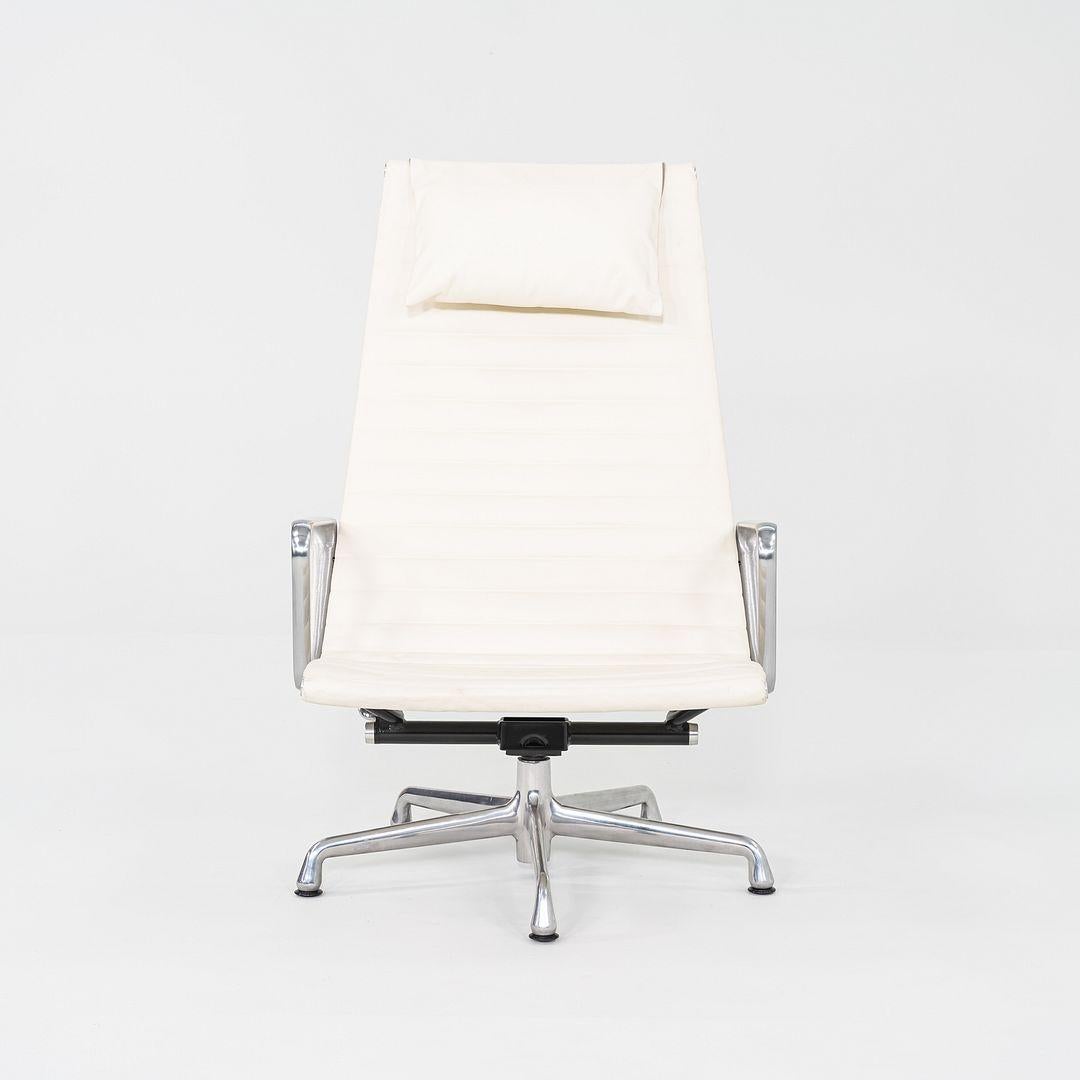2009 Herman Miller Eames Aluminum Group Lounge Chair in elfenbeinfarbenem Leder (Moderne) im Angebot