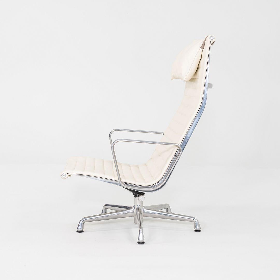 2009 Herman Miller Eames Aluminum Group Lounge Chair in elfenbeinfarbenem Leder (amerikanisch) im Angebot