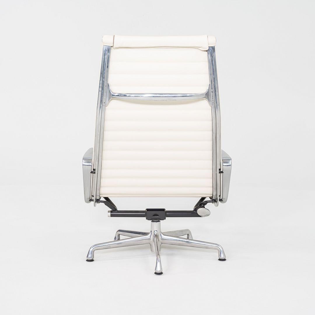2009 Herman Miller Eames Aluminum Group Lounge Chair in elfenbeinfarbenem Leder (21. Jahrhundert und zeitgenössisch) im Angebot