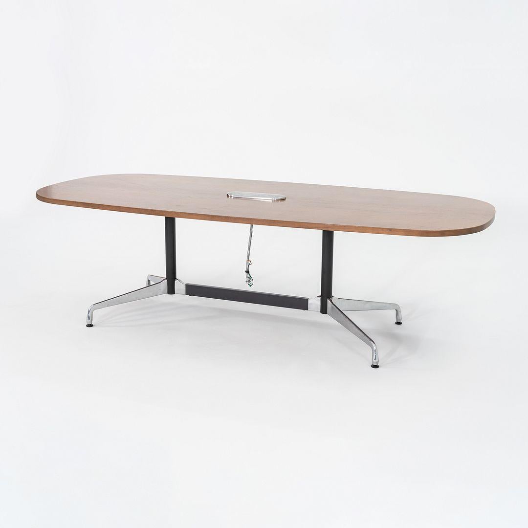 2009 Herman Miller Mesa de conferencias segmentada Eames en nogal de 2,8 m. Moderno en venta