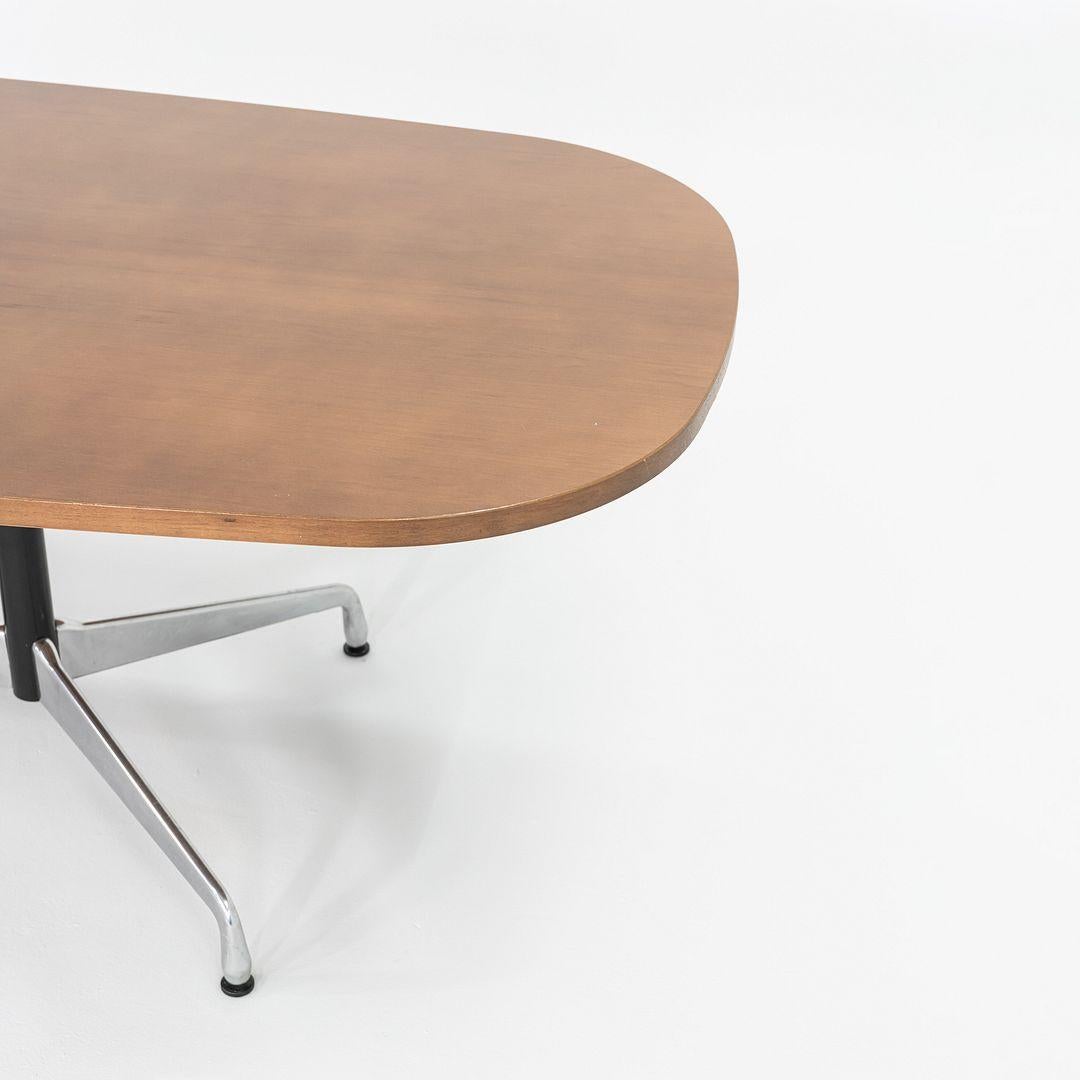 2009 Herman Miller Mesa de conferencias segmentada Eames en nogal de 2,8 m. Siglo XXI y contemporáneo en venta