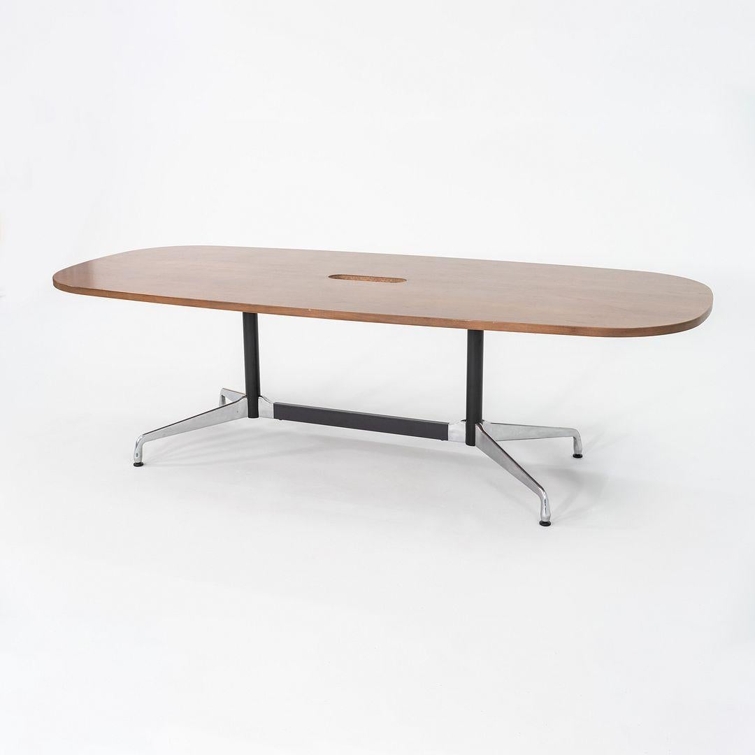 2009 Herman Miller Mesa de conferencias segmentada Eames en nogal de 2,8 m. en venta 1