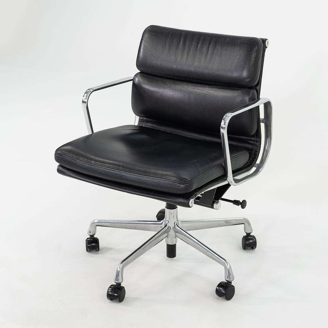 2009 Herman Miller Eames Soft Pad Management Desk Chair Pelle nera 1x Disponibile 4