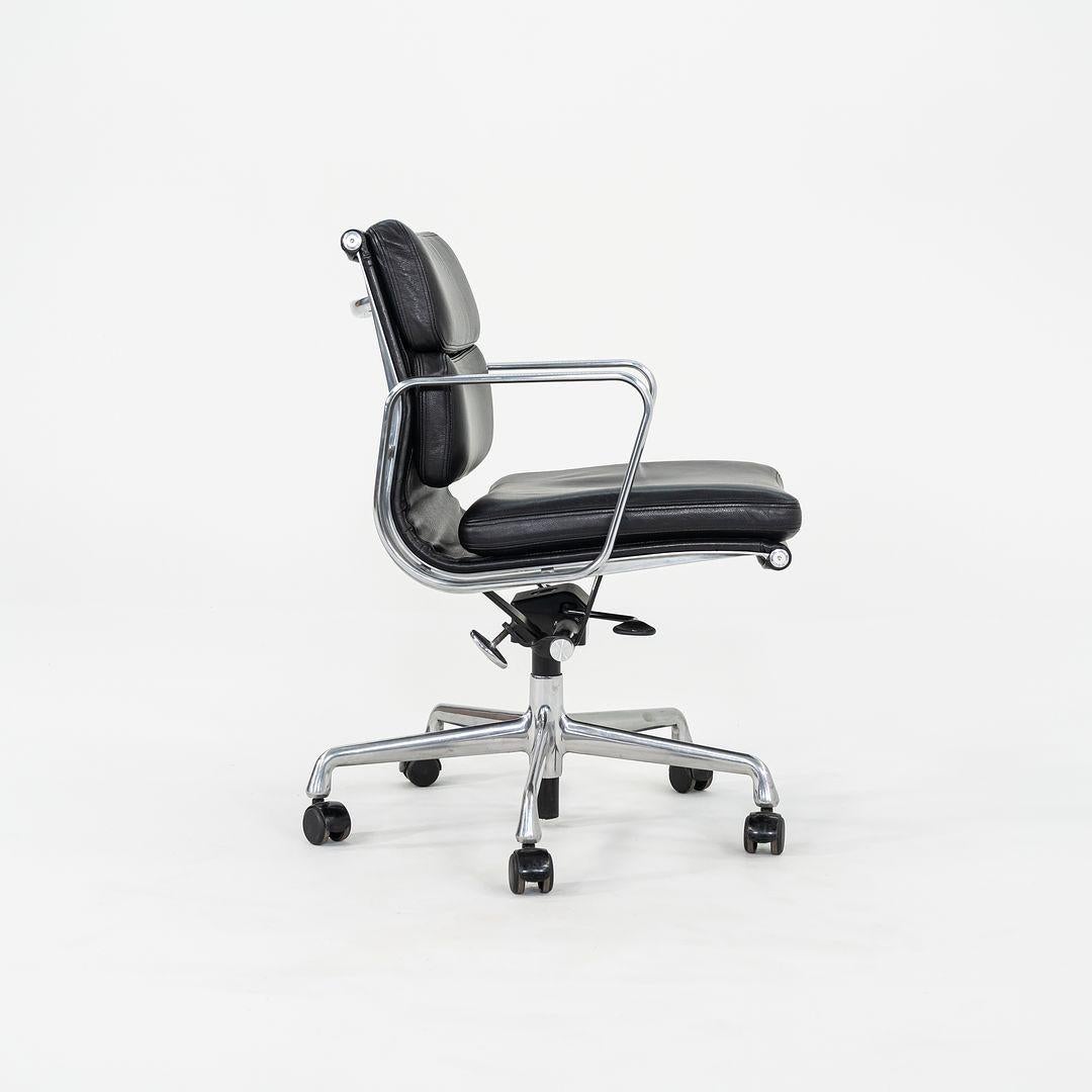 2009 Herman Miller Eames Soft Pad Management Desk Chair Pelle nera 1x Disponibile 1