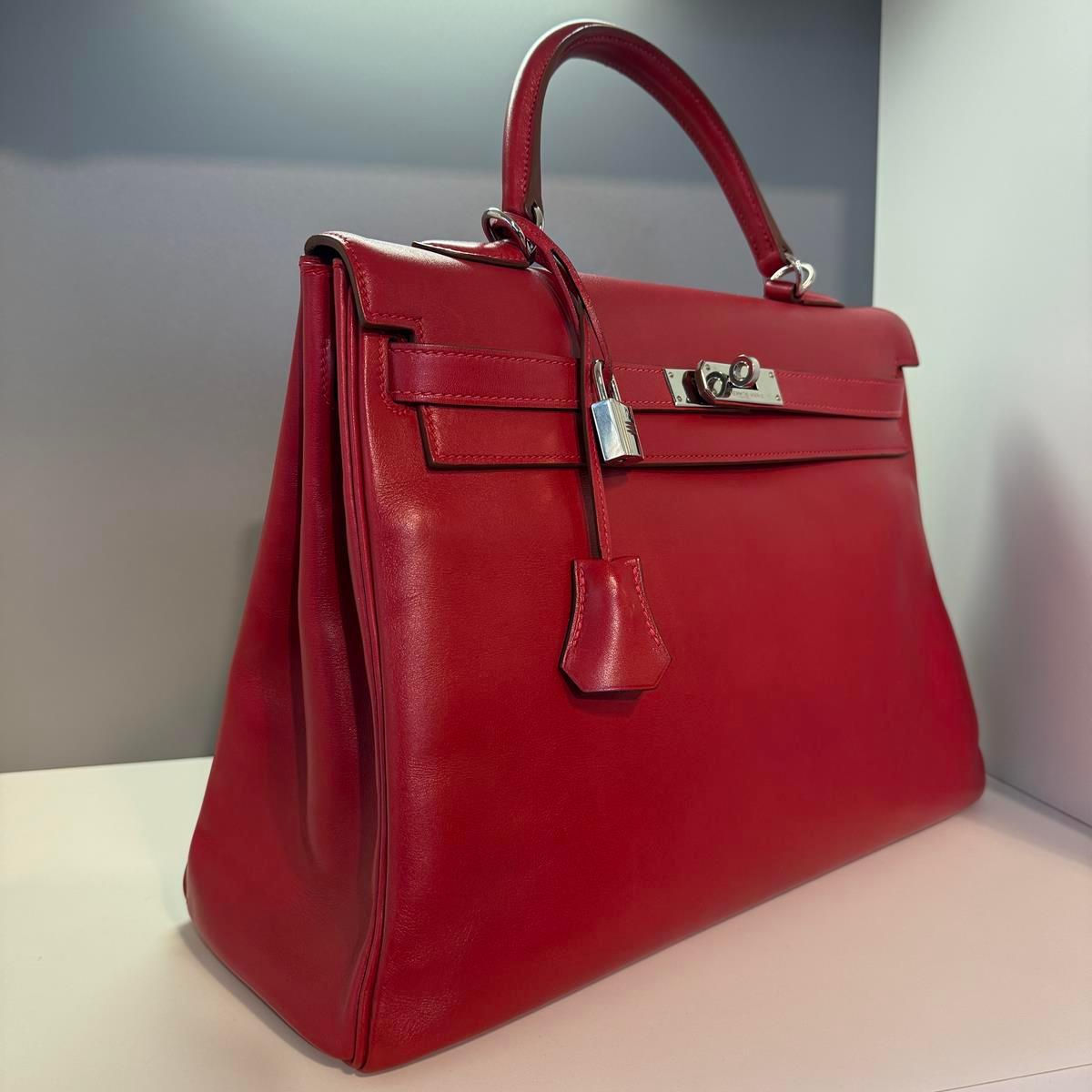 2009 Hermès Retourne Kelly 35 Clemence Red PHW In Excellent Condition For Sale In Gazzaniga (BG), IT