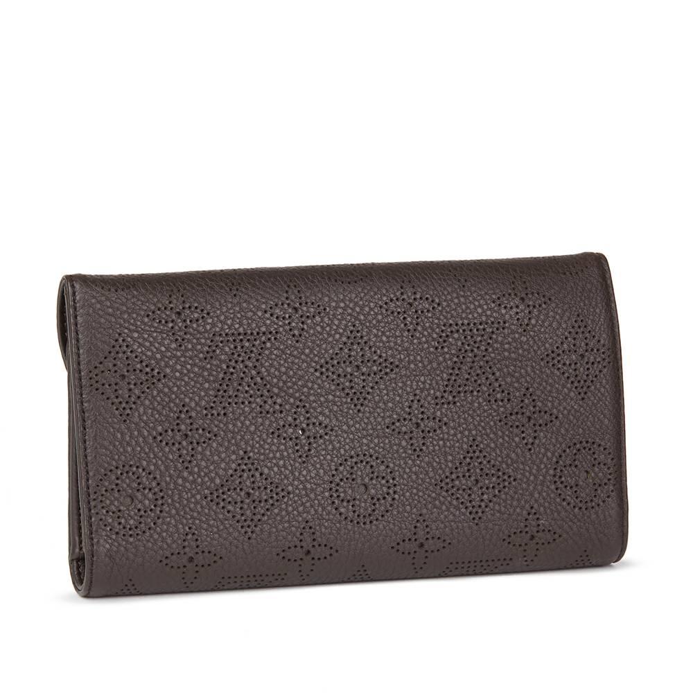 2009 Louis Vuitton Chocolate Perforated Mahina Calfskin Leather Amelia Wallet In Excellent Condition In Bishop's Stortford, Hertfordshire