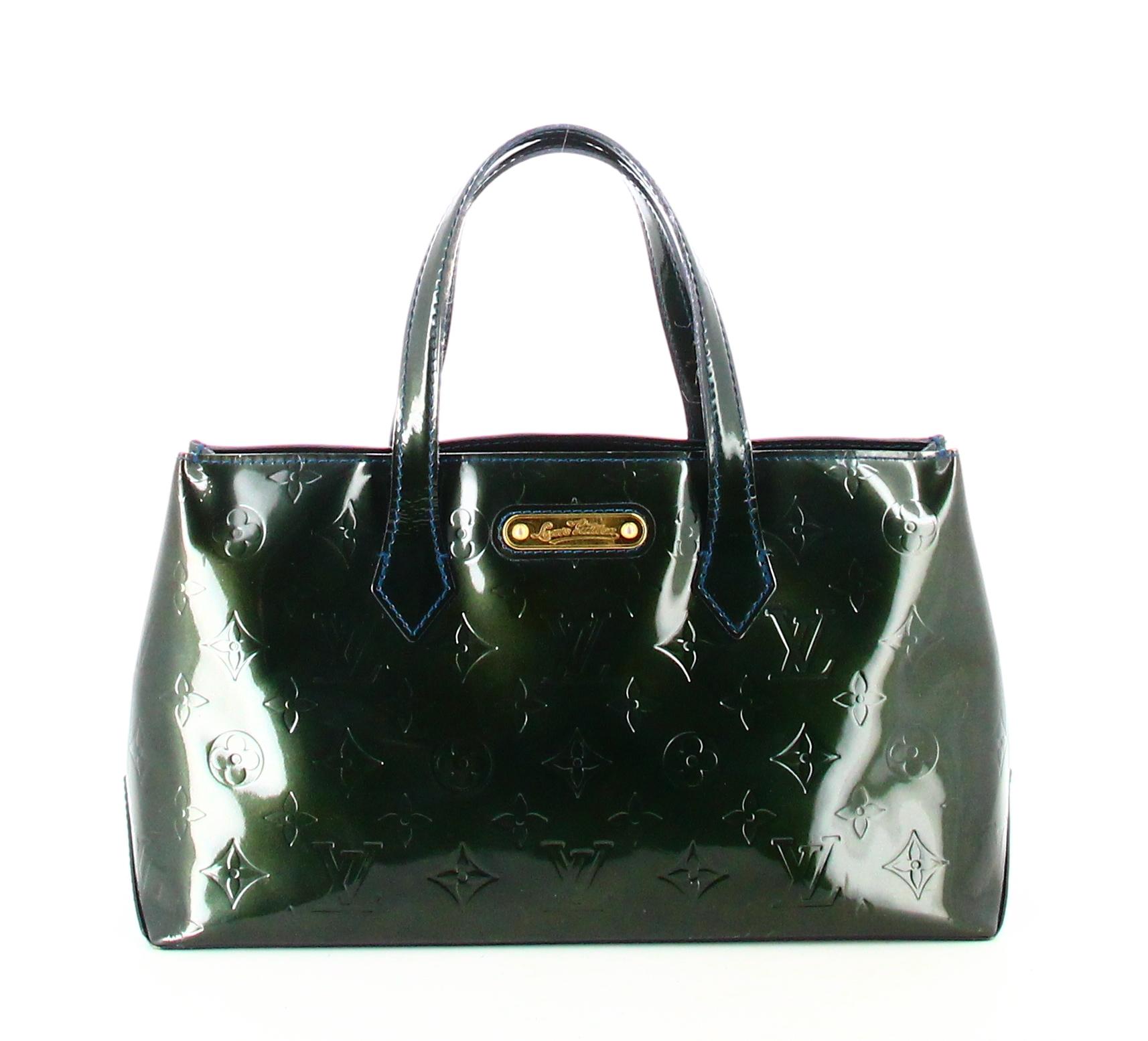 2009 Louis Vuitton Leather Handbag Vernis Vert Monogram 

- Very good condition. Shows very slight signs of wear over time. 
- Louis Vuitton Bag 
- Green patent leather 
- Monogram 
- Two small handles 
- Inside: zipped pocket. green fabric