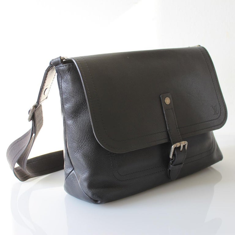 Black 2009 Louis Vuitton Messenger Bag For Sale