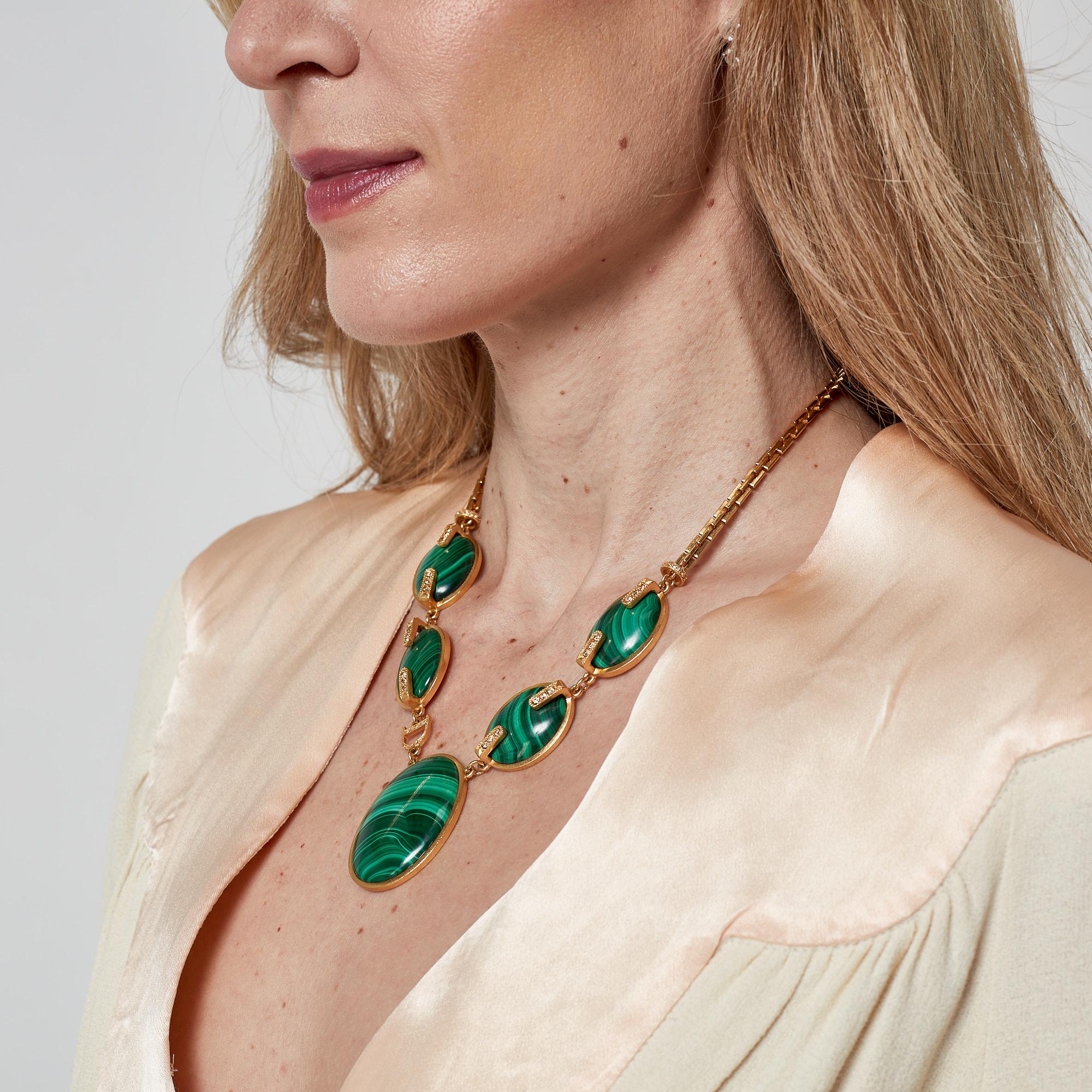 2009 Resort John Galliano for Christian Dior Collana in malachite in vendita 3