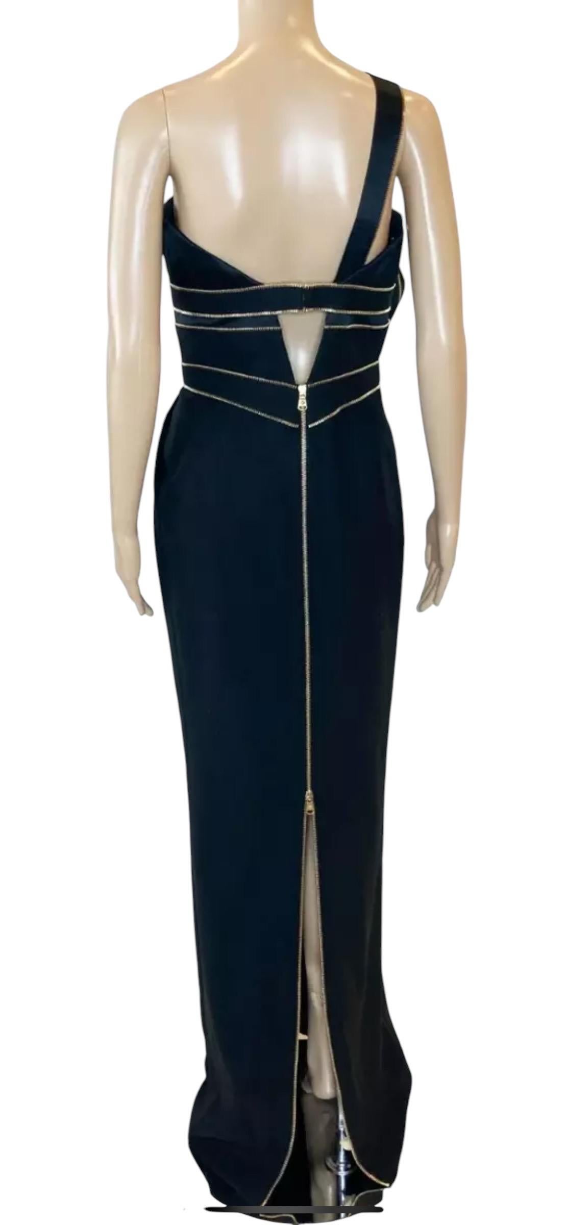 2009 Vintage Versace Abito lungo monospalla in seta nera con cuore 42 - 6 In condizioni Nuovo in vendita a Montgomery, TX