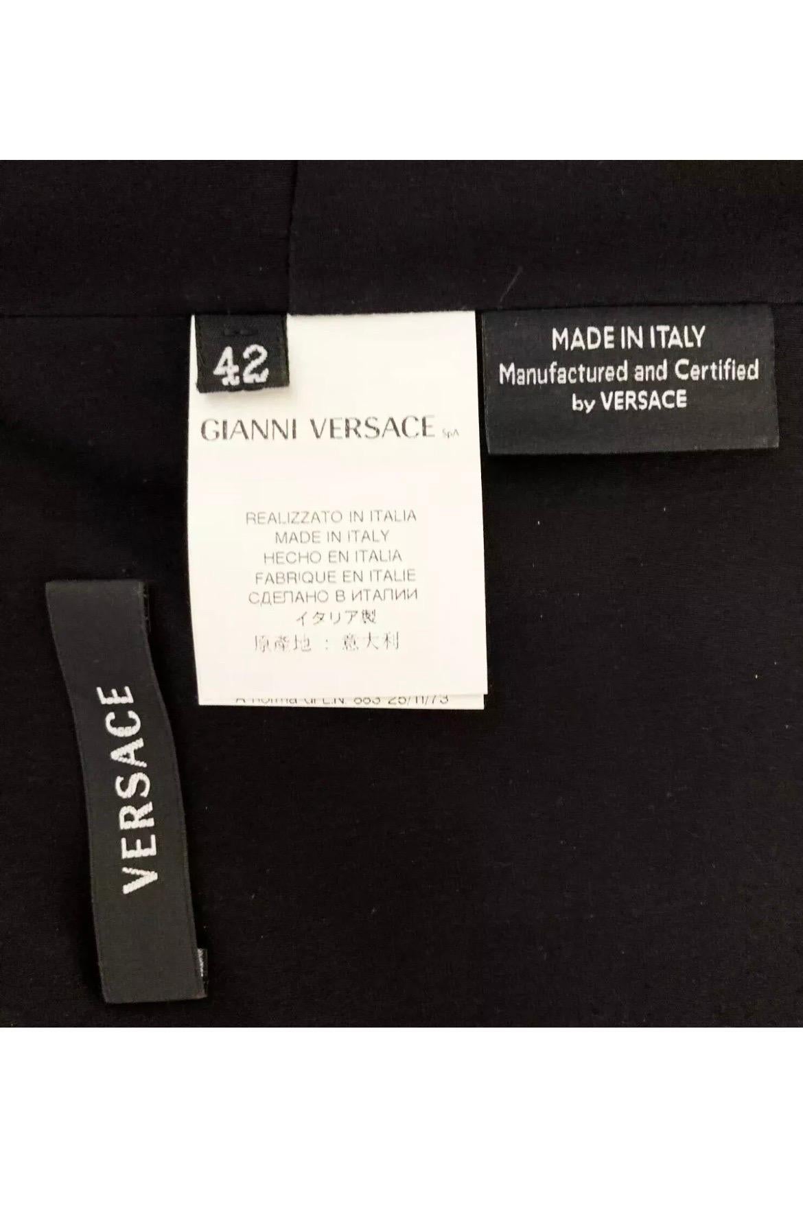 2009 Vintage Versace Abito lungo monospalla in seta nera con cuore 42 - 6 in vendita 3