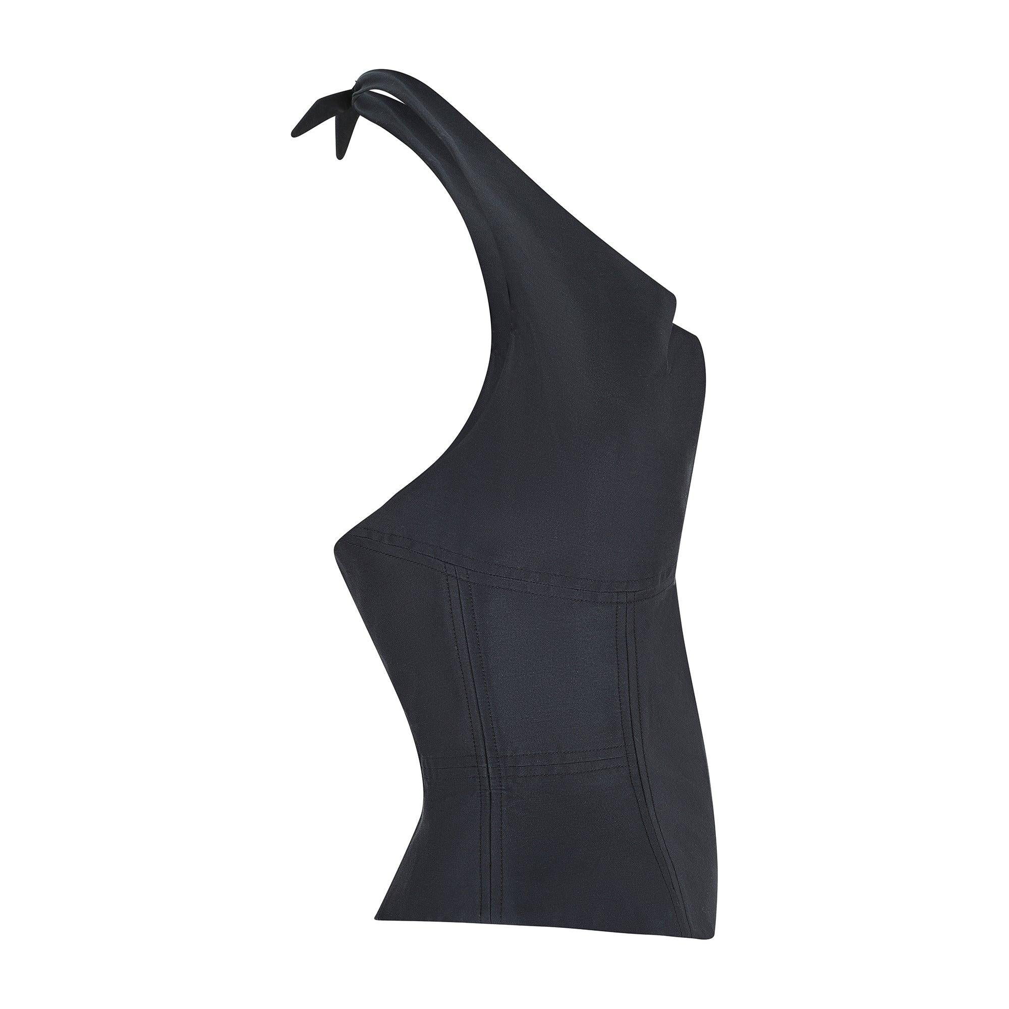 Dieses schwarze Neckholder-Top wurde als Teil der Frühjahrskollektion 2009 von Vivienne Westwood für ihre luxuriöse Red Label Linie entworfen.  Wir haben die Laufstegaufnahme eines sehr ähnlichen Kleides aus derselben Kollektion hinzugefügt. Die