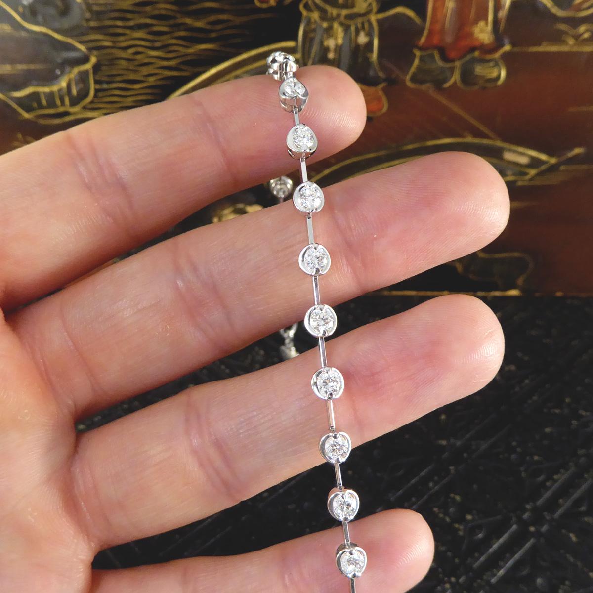 2.00ct Brilliant Cut Diamond Tennis Bracelet in 18ct White Gold In New Condition In Yorkshire, West Yorkshire