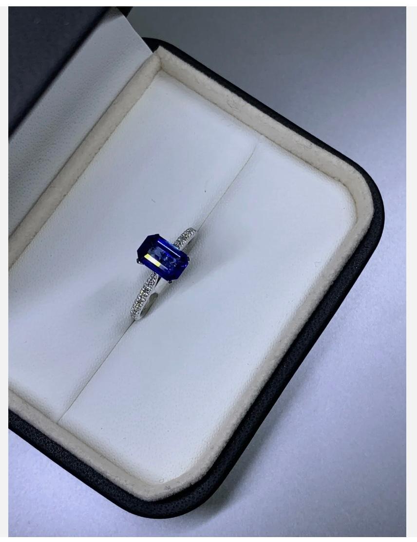 2.00ct Ceylon sapphire chunky diamond solitaire engagement ring in platinum For Sale 1