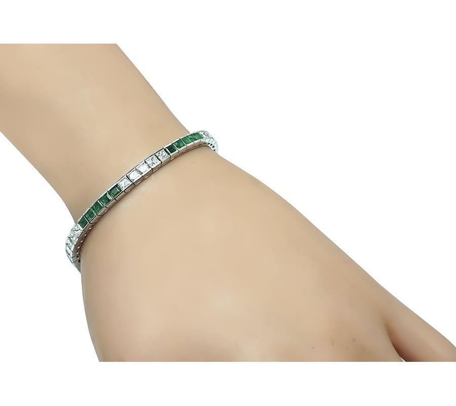 Si tratta di uno splendido bracciale a linee in oro bianco 18 carati. Il bracciale è incastonato con scintillanti diamanti taglio princess per un peso di circa 2,00ct. Il colore di questi diamanti è G con purezza VS. I diamanti sono accentuati da