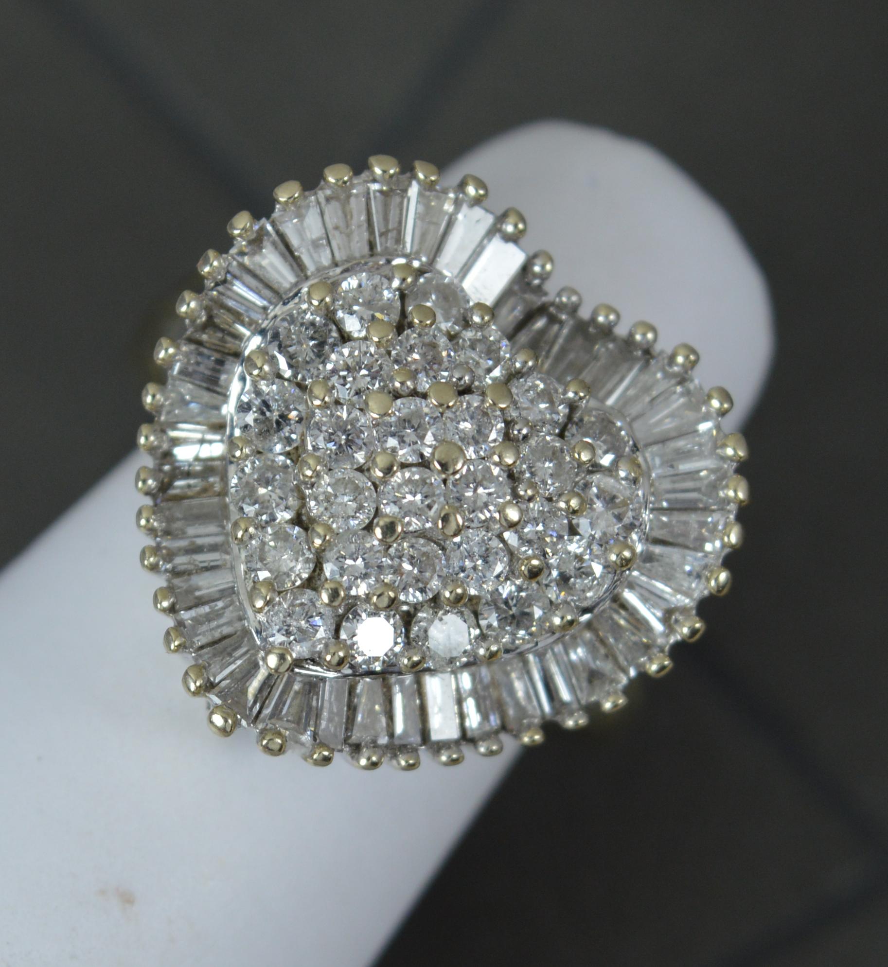 2,00ct Diamant und 18ct Weißgold Herzförmiger Diamant-Cluster-Ring im Angebot 5