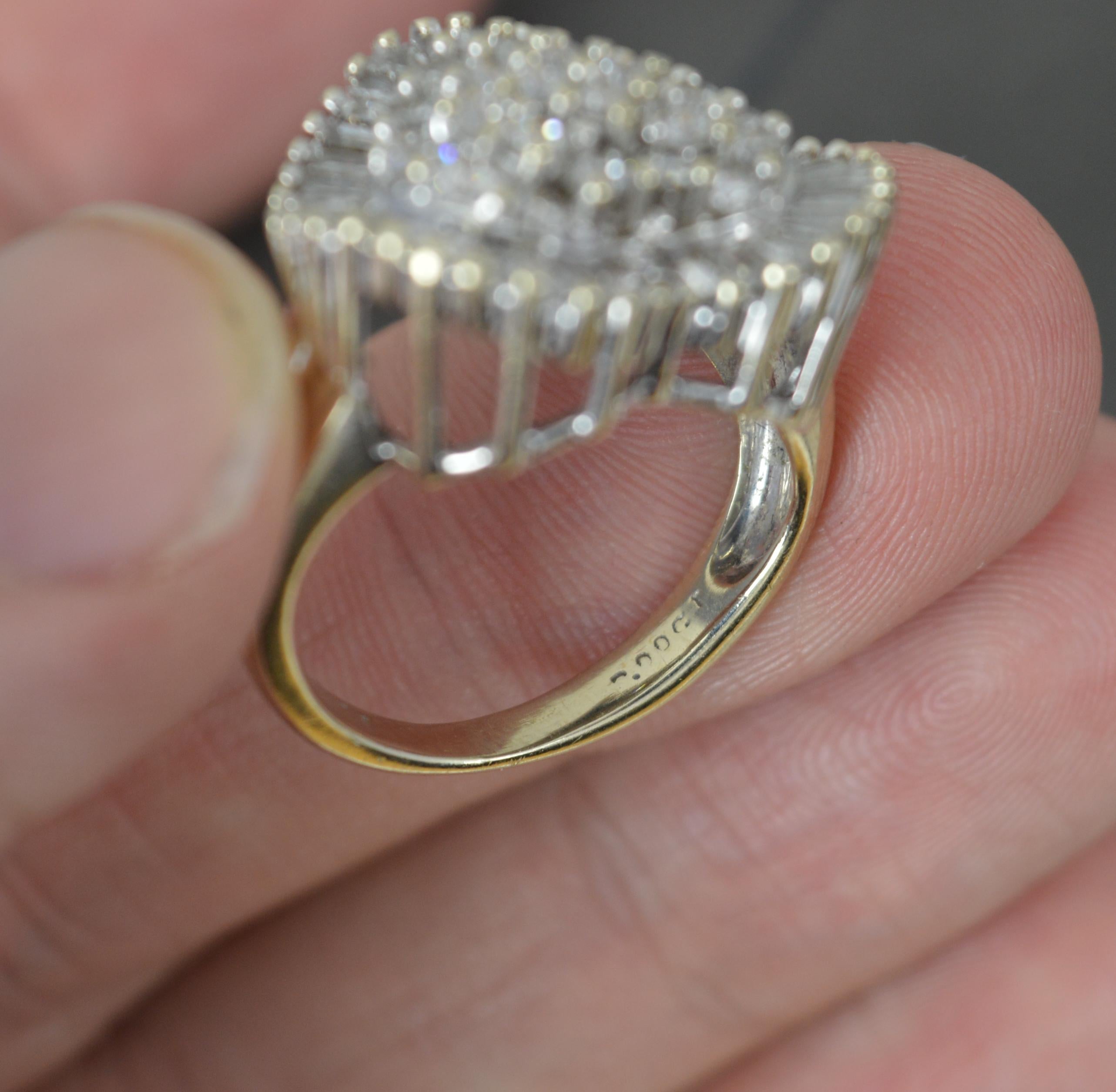 2,00ct Diamant und 18ct Weißgold Herzförmiger Diamant-Cluster-Ring im Angebot 2